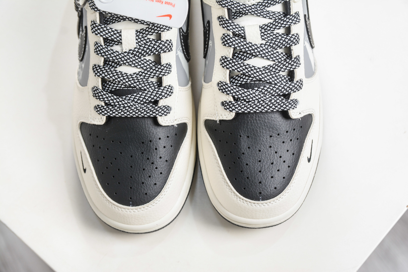 270 Nike SB Dunk Low x The North Face 北面联名-米灰黑 DS6608-023-Chinese UA Cheap High Quatity Brand Clothes Bags handbags Sneakers wholesale wholesaler seller from China Factory suppliers Fashion Clothing Shoes best Quality Beautiful Price 270 Nike SB Dunk Low x The North Face 北面联名-米灰黑 DS6608-023