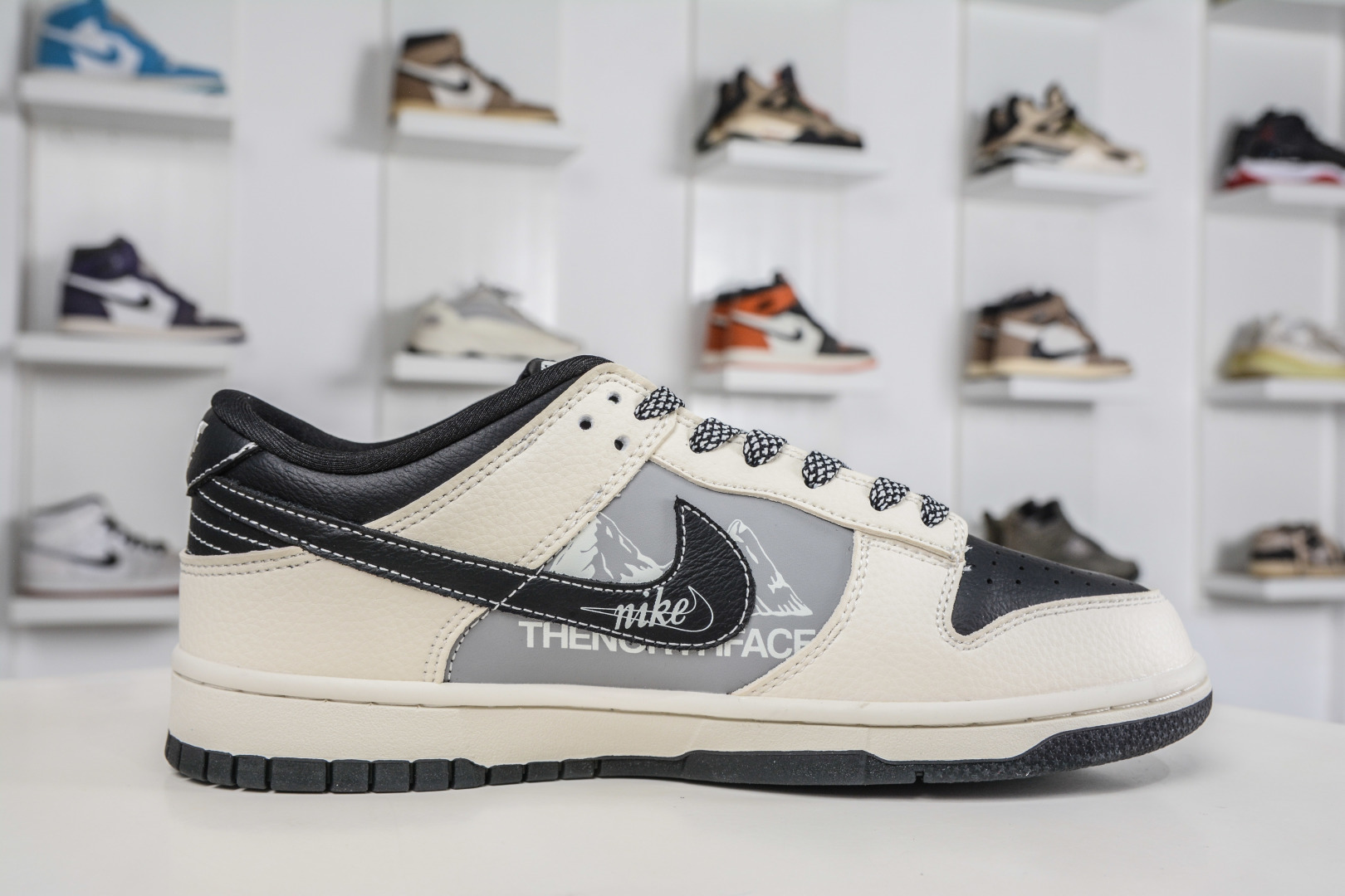 270 Nike SB Dunk Low x The North Face 北面联名-米灰黑 DS6608-023-Chinese UA Cheap High Quatity Brand Clothes Bags handbags Sneakers wholesale wholesaler seller from China Factory suppliers Fashion Clothing Shoes best Quality Beautiful Price 270 Nike SB Dunk Low x The North Face 北面联名-米灰黑 DS6608-023