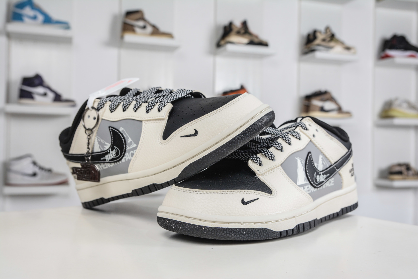 270 Nike SB Dunk Low x The North Face 北面联名-米灰黑 DS6608-023-Chinese UA Cheap High Quatity Brand Clothes Bags handbags Sneakers wholesale wholesaler seller from China Factory suppliers Fashion Clothing Shoes best Quality Beautiful Price 270 Nike SB Dunk Low x The North Face 北面联名-米灰黑 DS6608-023