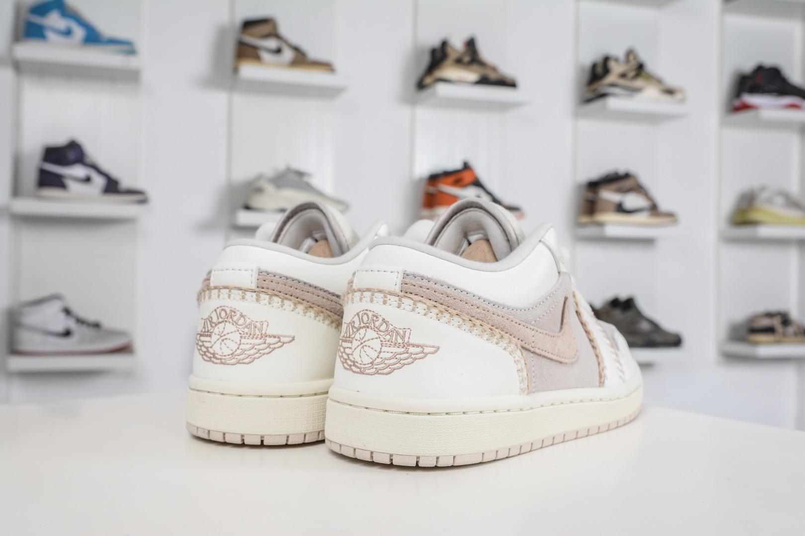 220 DTAir Jordan AJ1 Low 低帮 缝线奶杏白 HV4268-120-Chinese UA Cheap High Quatity Brand Clothes Bags handbags Sneakers wholesale wholesaler seller from China Factory suppliers Fashion Clothing Shoes best Quality Beautiful Price 220 DTAir Jordan AJ1 Low 低帮 缝线奶杏白 HV4268-120