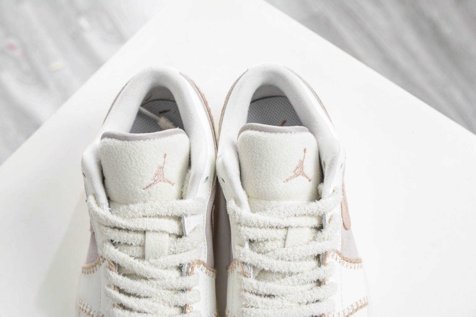 220 DTAir Jordan AJ1 Low 低帮 缝线奶杏白 HV4268-120-Chinese UA Cheap High Quatity Brand Clothes Bags handbags Sneakers wholesale wholesaler seller from China Factory suppliers Fashion Clothing Shoes best Quality Beautiful Price 220 DTAir Jordan AJ1 Low 低帮 缝线奶杏白 HV4268-120