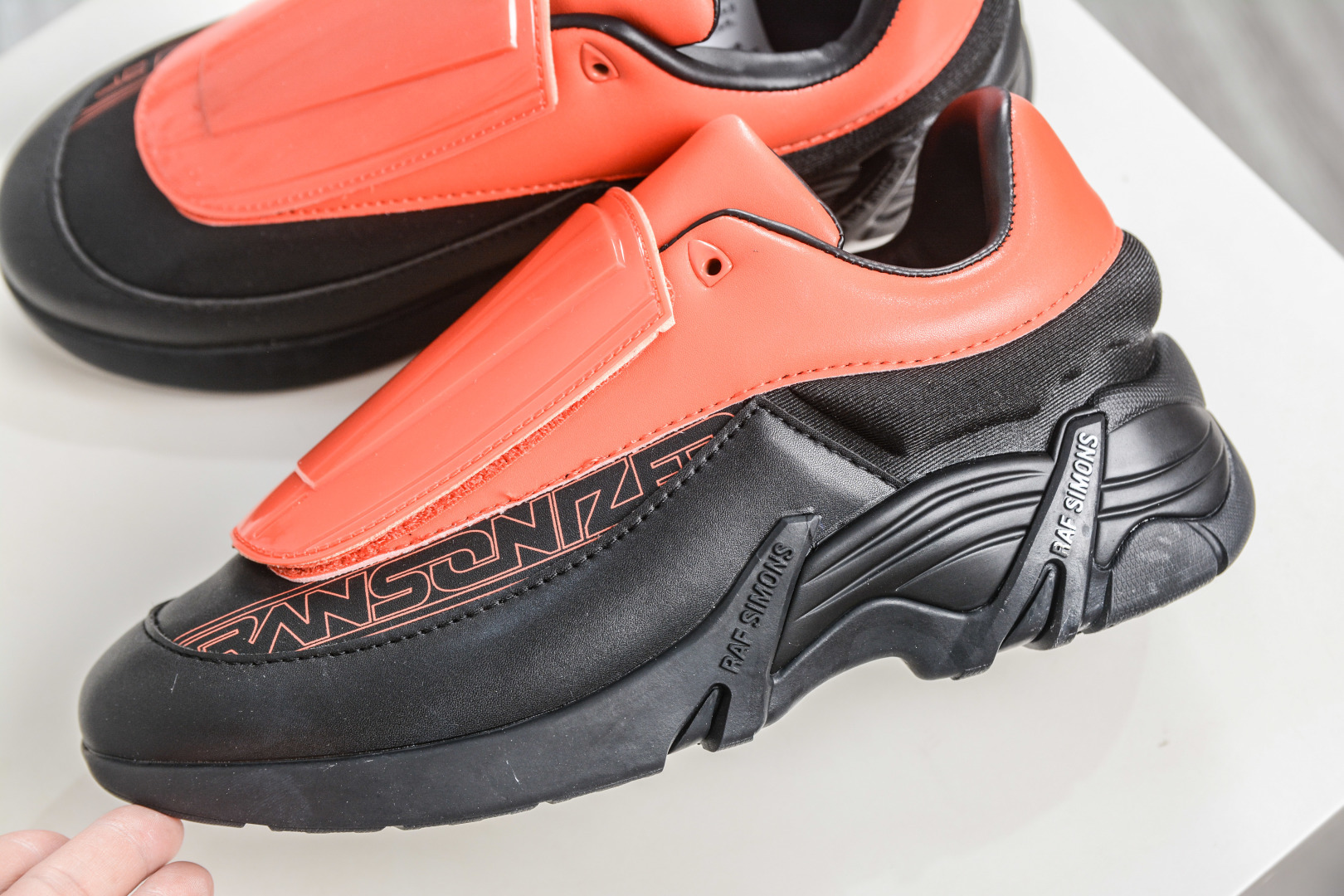 260 RAF SIMONS CYLON-21 潮流运动 圆头系带 低帮休闲鞋 HR740009L-330