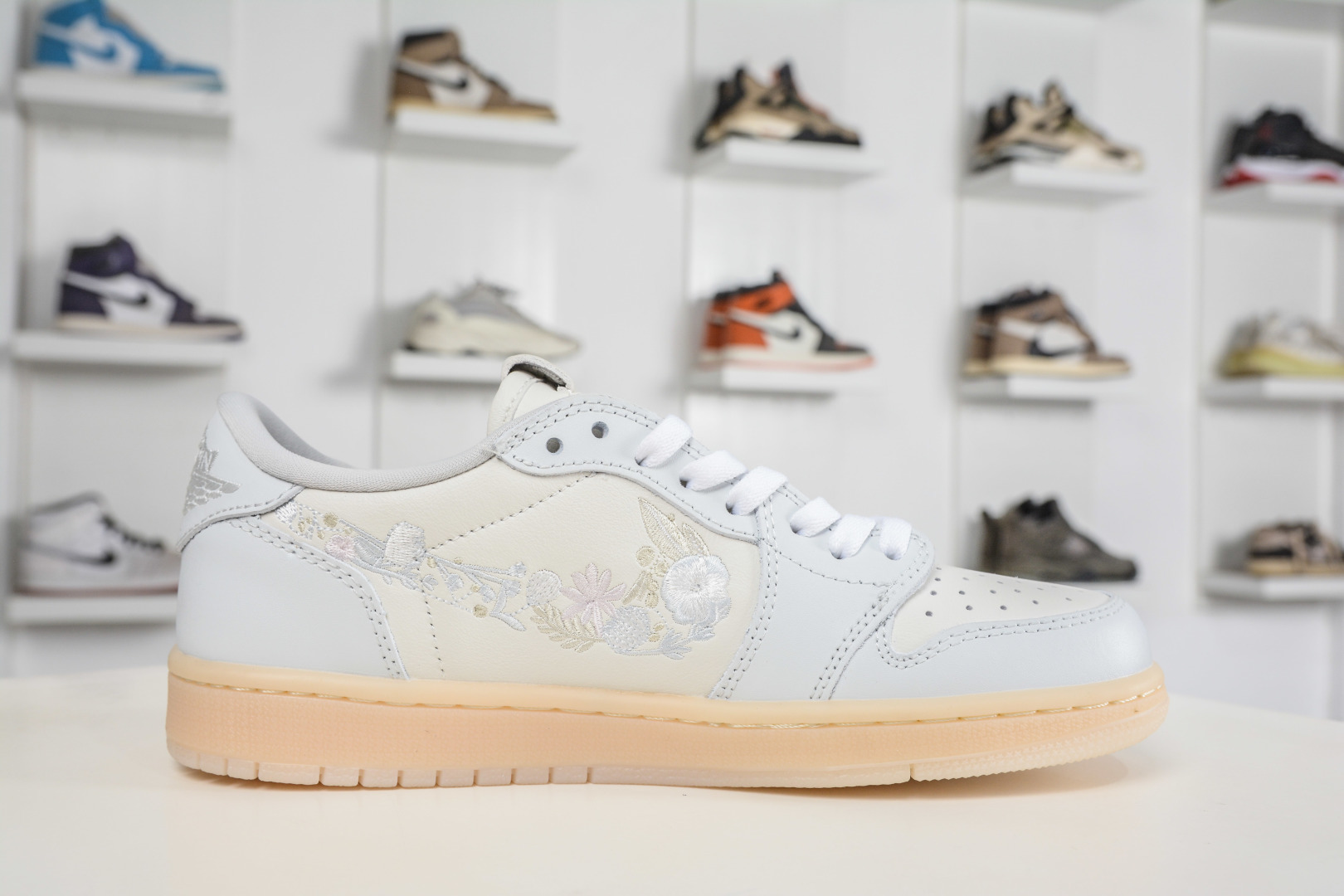 190 Air Jordan 1 Low ”Floral Swoosh” AJ1 乔1花朵刺绣 IF4391-100-Chinese UA Cheap High Quatity Brand Clothes Bags handbags Sneakers wholesale wholesaler seller from China Factory suppliers Fashion Clothing Shoes best Quality Beautiful Price 190 Air Jordan 1 Low ”Floral Swoosh” AJ1 乔1花朵刺绣 IF4391-100