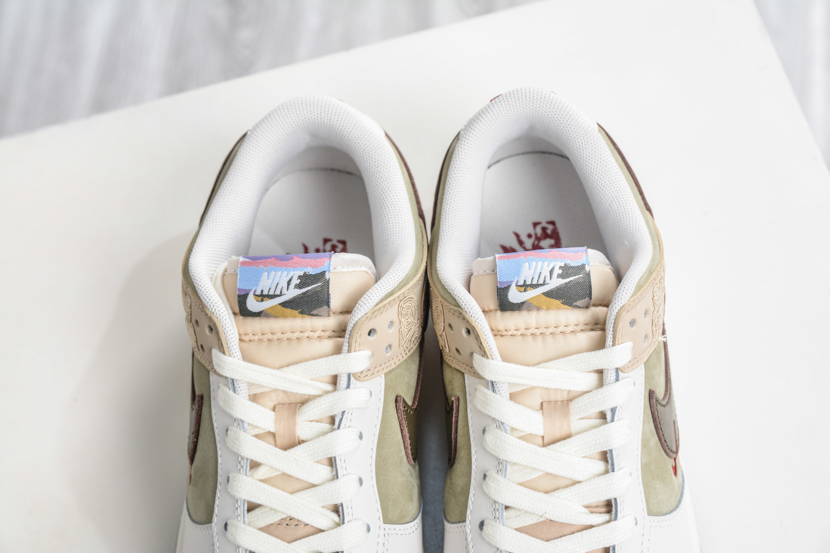 240 AY版NK SB Dunk Low Pro 马年限定 IQ1118-220-Chinese UA Cheap High Quatity Brand Clothes Bags handbags Sneakers wholesale wholesaler seller from China Factory suppliers Fashion Clothing Shoes best Quality Beautiful Price 240 AY版NK SB Dunk Low Pro 马年限定 IQ1118-220