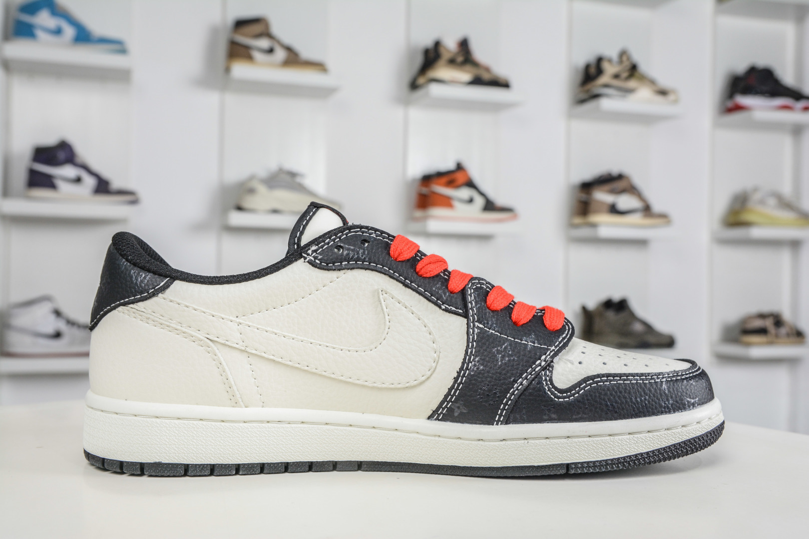 270 TS x Air Jordan x Louis Vuitton AJ1 Low 倒钩低帮LV联名-白黑压纹 DZ2688-008-Chinese UA Cheap High Quatity Brand Clothes Bags handbags Sneakers wholesale wholesaler seller from China Factory suppliers Fashion Clothing Shoes best Quality Beautiful Price 270 TS x Air Jordan x Louis Vuitton AJ1 Low 倒钩低帮LV联名-白黑压纹 DZ2688-008
