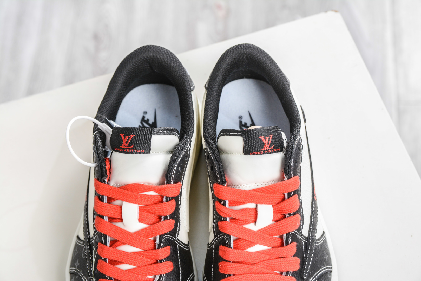 270 TS x Air Jordan x Louis Vuitton AJ1 Low 倒钩低帮LV联名-白黑压纹 DZ2688-008-Chinese UA Cheap High Quatity Brand Clothes Bags handbags Sneakers wholesale wholesaler seller from China Factory suppliers Fashion Clothing Shoes best Quality Beautiful Price 270 TS x Air Jordan x Louis Vuitton AJ1 Low 倒钩低帮LV联名-白黑压纹 DZ2688-008
