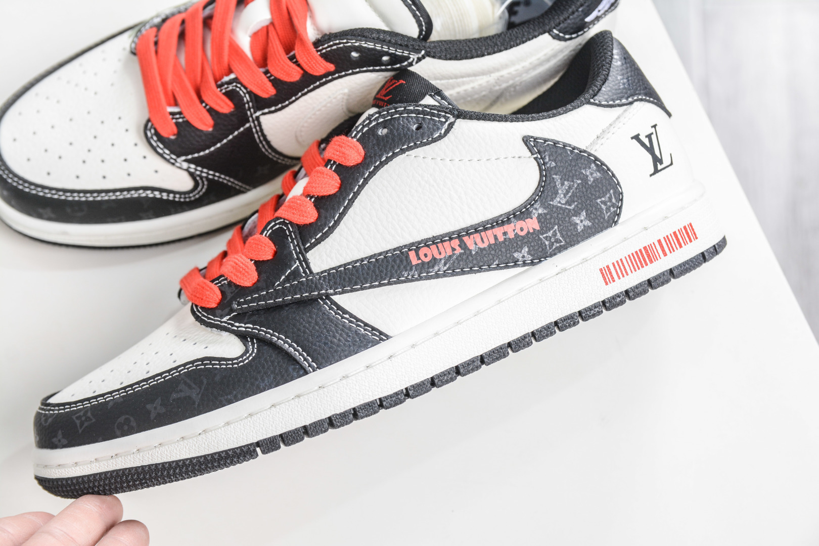 270 TS x Air Jordan x Louis Vuitton AJ1 Low 倒钩低帮LV联名-白黑压纹 DZ2688-008-Chinese UA Cheap High Quatity Brand Clothes Bags handbags Sneakers wholesale wholesaler seller from China Factory suppliers Fashion Clothing Shoes best Quality Beautiful Price 270 TS x Air Jordan x Louis Vuitton AJ1 Low 倒钩低帮LV联名-白黑压纹 DZ2688-008