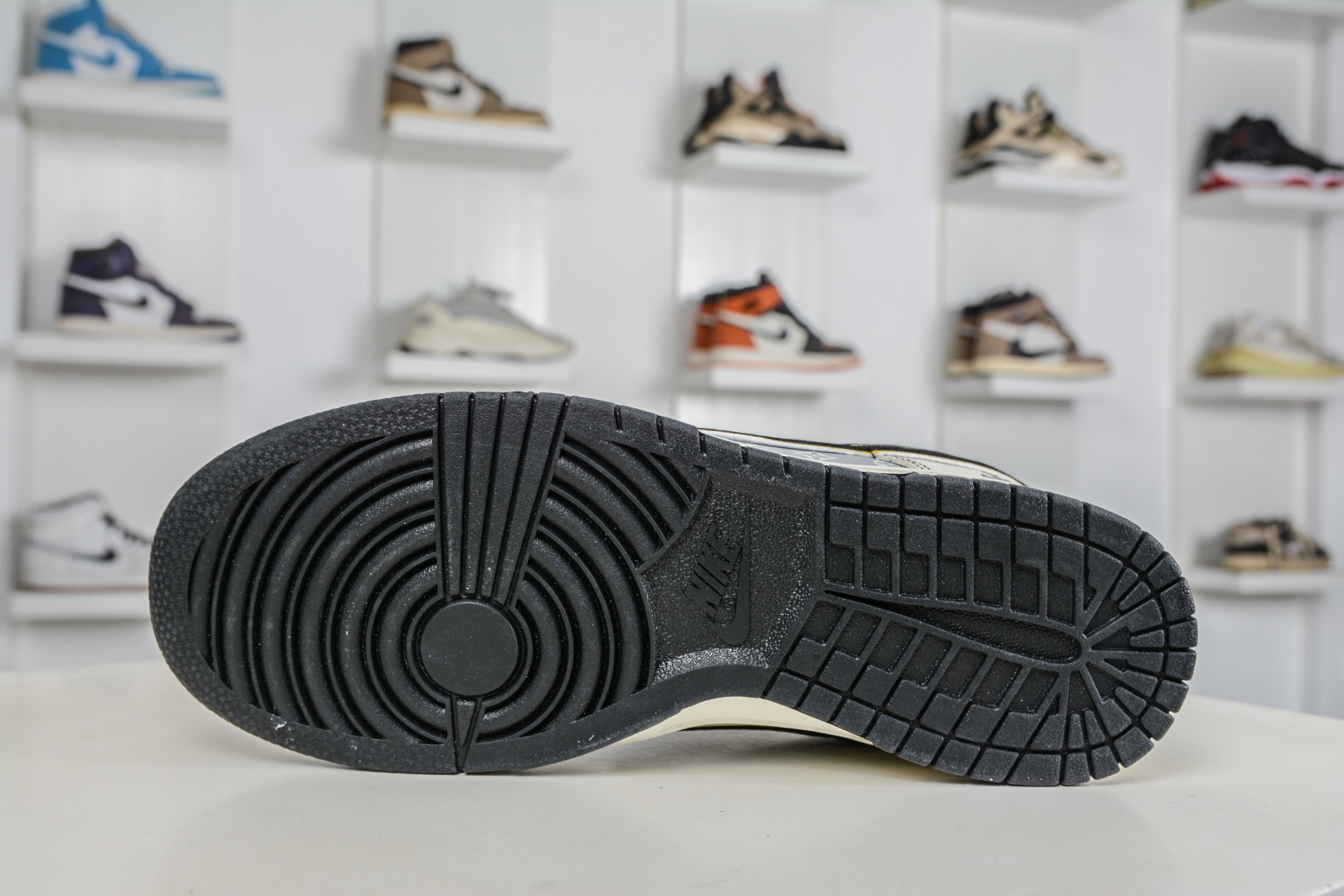270 Nike SB Dunk Low x Louis Vuitton x Superme LVSUP联名-白灰黑金烫钩 DN3168-029-Chinese UA Cheap High Quatity Brand Clothes Bags handbags Sneakers wholesale wholesaler seller from China Factory suppliers Fashion Clothing Shoes best Quality Beautiful Price 270 Nike SB Dunk Low x Louis Vuitton x Superme LVSUP联名-白灰黑金烫钩 DN3168-029