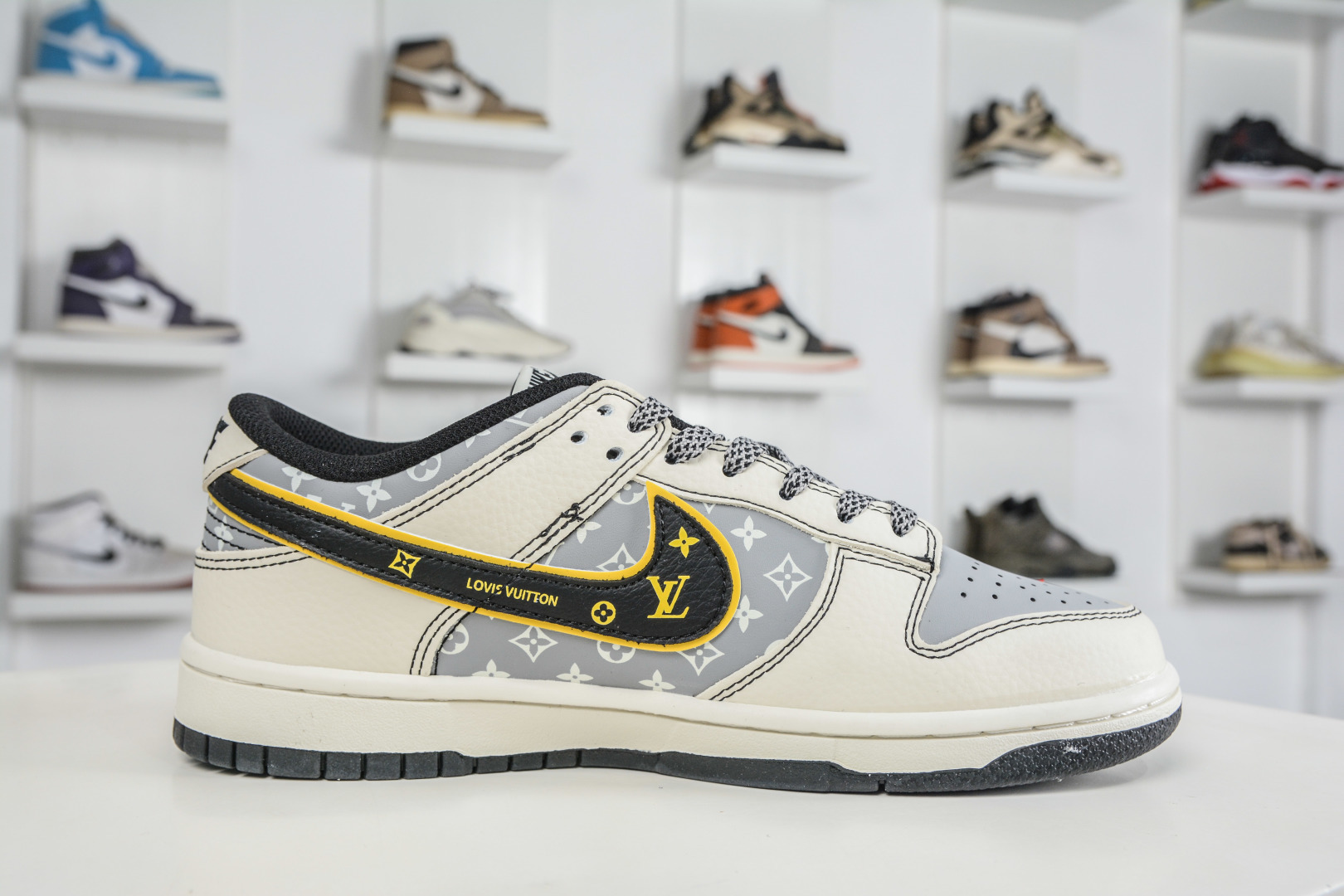 270 Nike SB Dunk Low x Louis Vuitton x Superme LVSUP联名-白灰黑金烫钩 DN3168-029-Chinese UA Cheap High Quatity Brand Clothes Bags handbags Sneakers wholesale wholesaler seller from China Factory suppliers Fashion Clothing Shoes best Quality Beautiful Price 270 Nike SB Dunk Low x Louis Vuitton x Superme LVSUP联名-白灰黑金烫钩 DN3168-029