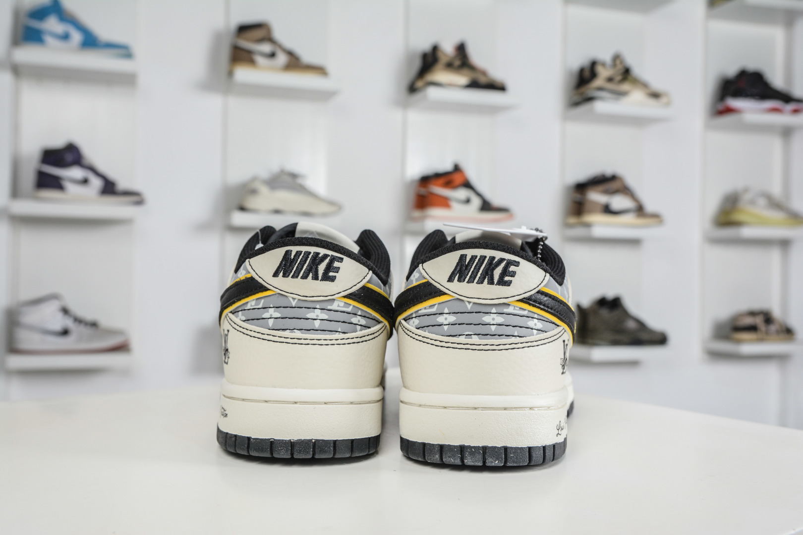 270 Nike SB Dunk Low x Louis Vuitton x Superme LVSUP联名-白灰黑金烫钩 DN3168-029-Chinese UA Cheap High Quatity Brand Clothes Bags handbags Sneakers wholesale wholesaler seller from China Factory suppliers Fashion Clothing Shoes best Quality Beautiful Price 270 Nike SB Dunk Low x Louis Vuitton x Superme LVSUP联名-白灰黑金烫钩 DN3168-029
