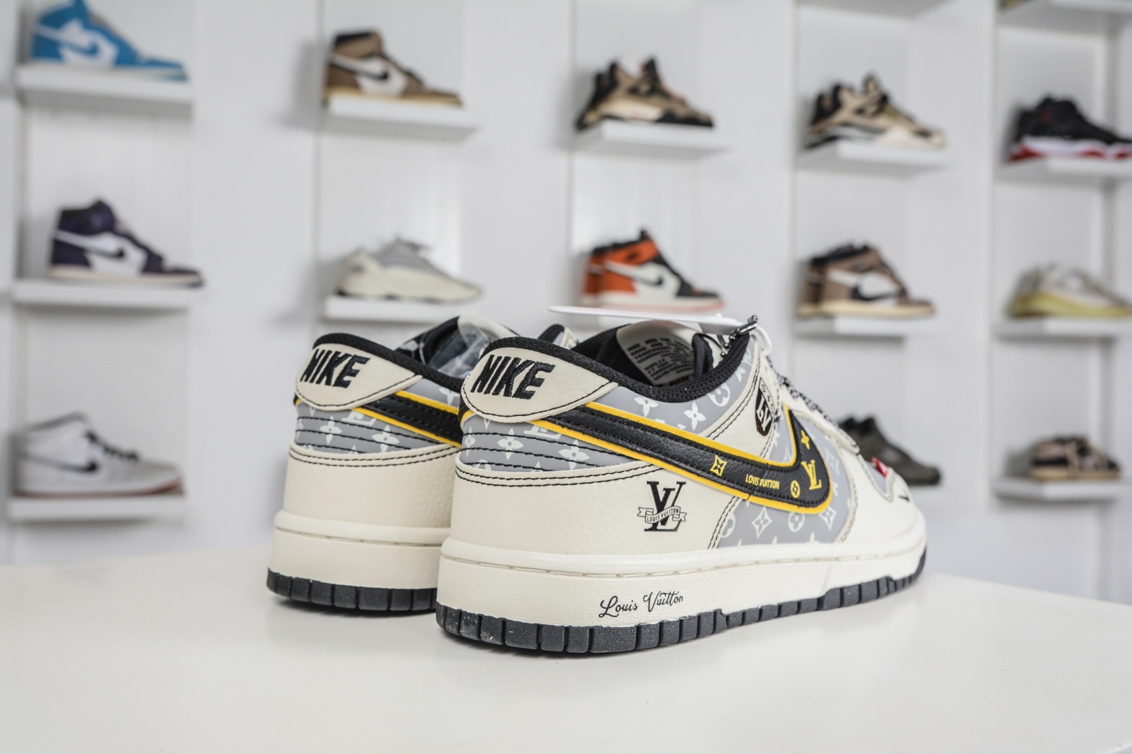 270 Nike SB Dunk Low x Louis Vuitton x Superme LVSUP联名-白灰黑金烫钩 DN3168-029-Chinese UA Cheap High Quatity Brand Clothes Bags handbags Sneakers wholesale wholesaler seller from China Factory suppliers Fashion Clothing Shoes best Quality Beautiful Price 270 Nike SB Dunk Low x Louis Vuitton x Superme LVSUP联名-白灰黑金烫钩 DN3168-029