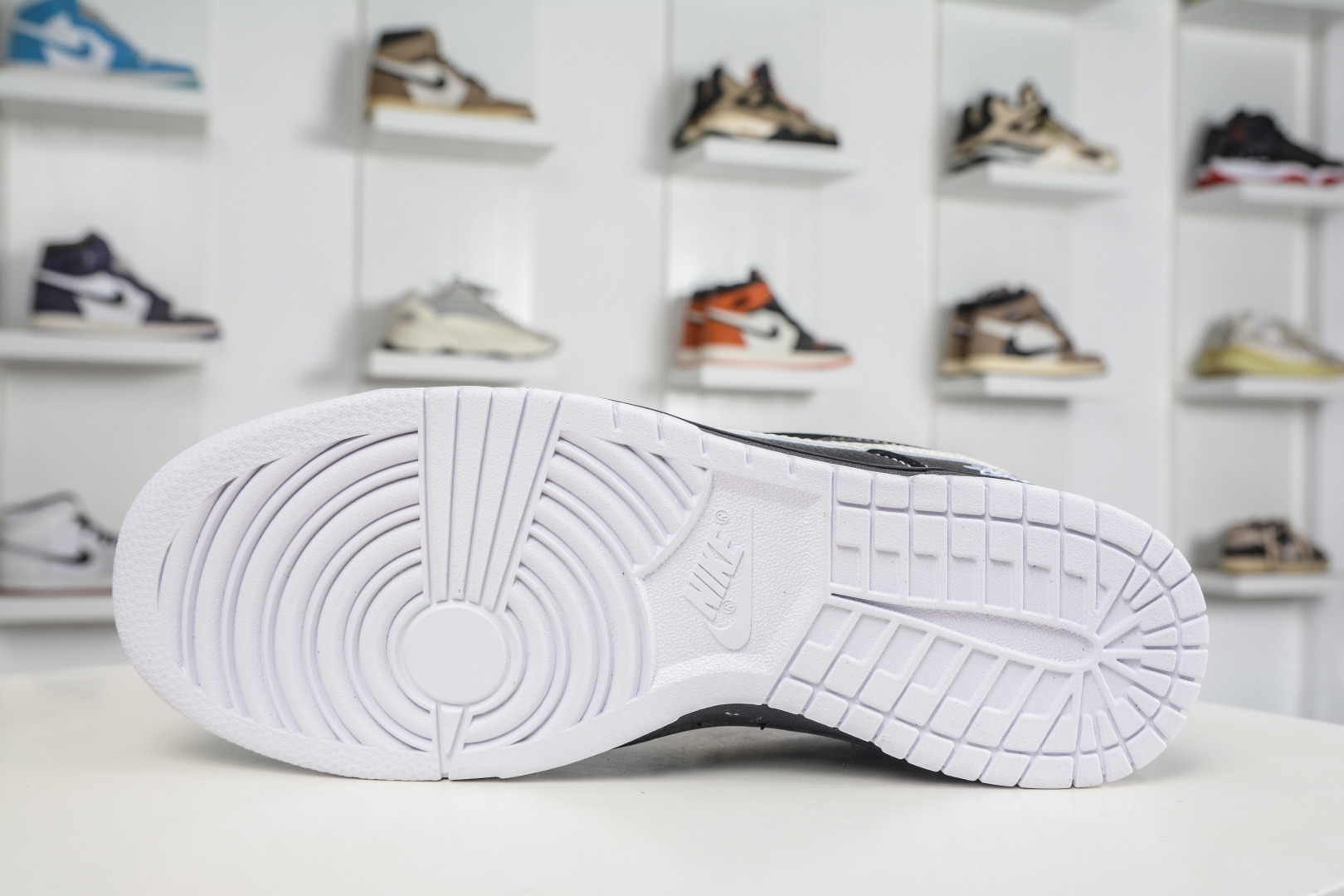 270 Nike SB Dunk Low X Stussy 斯图西联名-黑白 MN1688-111-Chinese UA Cheap High Quatity Brand Clothes Bags handbags Sneakers wholesale wholesaler seller from China Factory suppliers Fashion Clothing Shoes best Quality Beautiful Price 270 Nike SB Dunk Low X Stussy 斯图西联名-黑白 MN1688-111