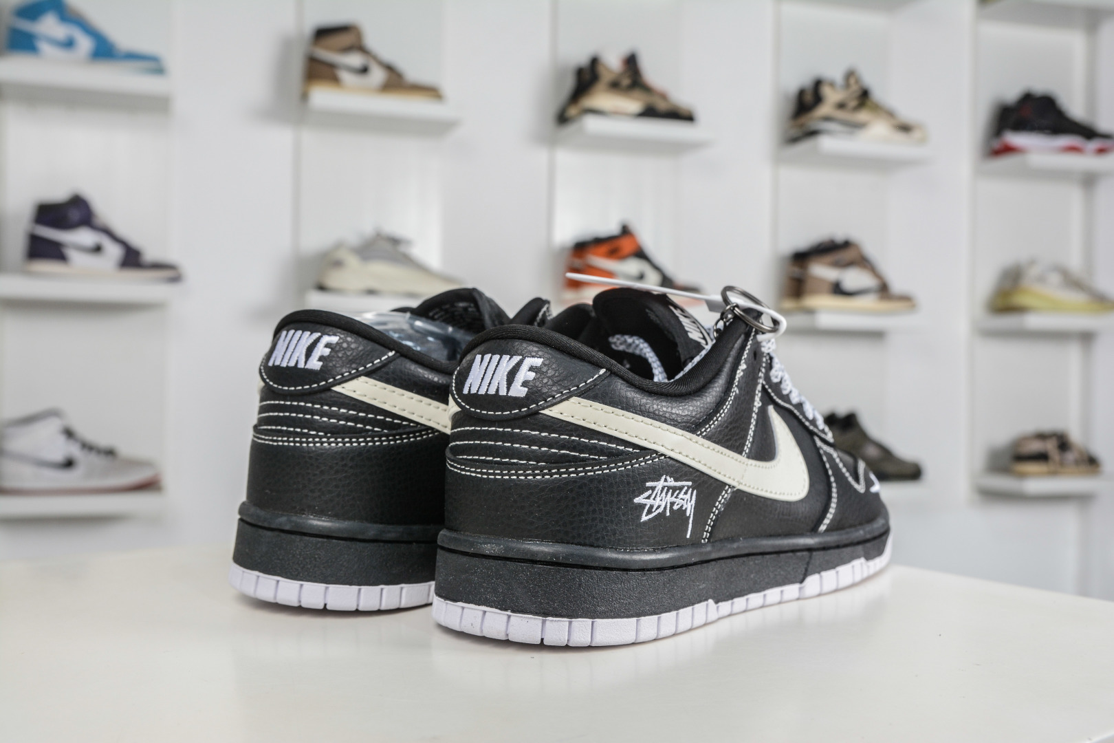 270 Nike SB Dunk Low X Stussy 斯图西联名-黑白 MN1688-111-Chinese UA Cheap High Quatity Brand Clothes Bags handbags Sneakers wholesale wholesaler seller from China Factory suppliers Fashion Clothing Shoes best Quality Beautiful Price 270 Nike SB Dunk Low X Stussy 斯图西联名-黑白 MN1688-111