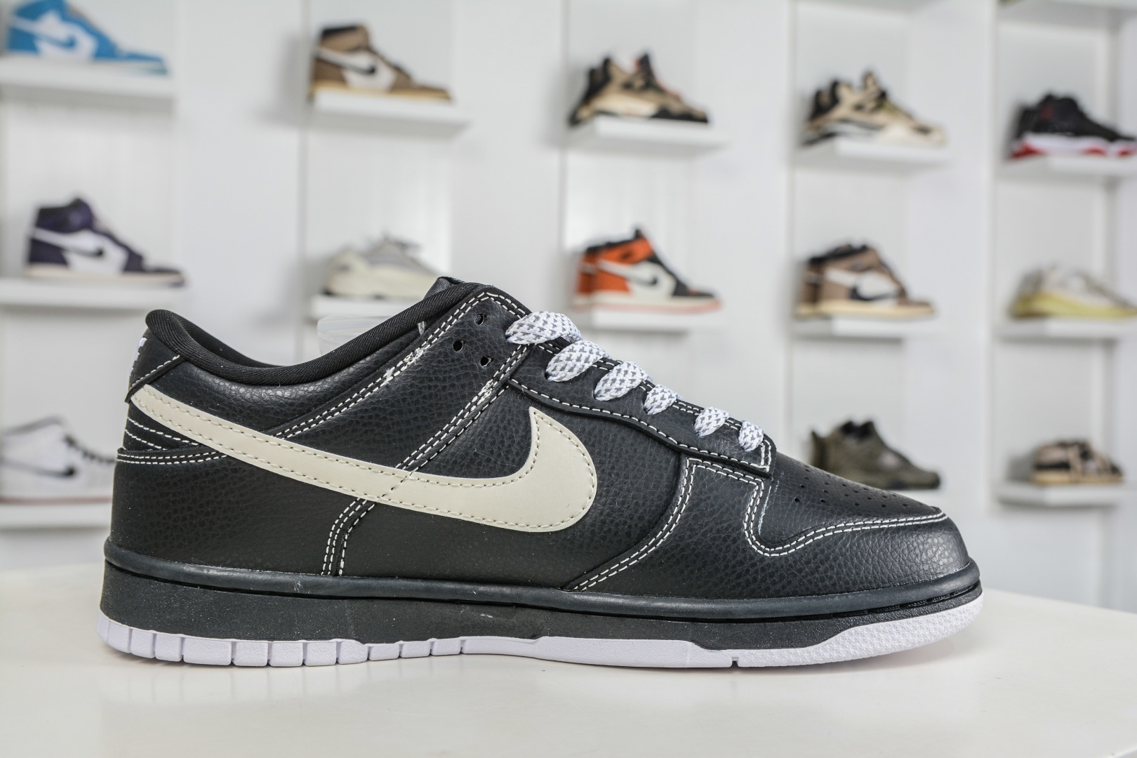 270 Nike SB Dunk Low X Stussy 斯图西联名-黑白 MN1688-111-Chinese UA Cheap High Quatity Brand Clothes Bags handbags Sneakers wholesale wholesaler seller from China Factory suppliers Fashion Clothing Shoes best Quality Beautiful Price 270 Nike SB Dunk Low X Stussy 斯图西联名-黑白 MN1688-111