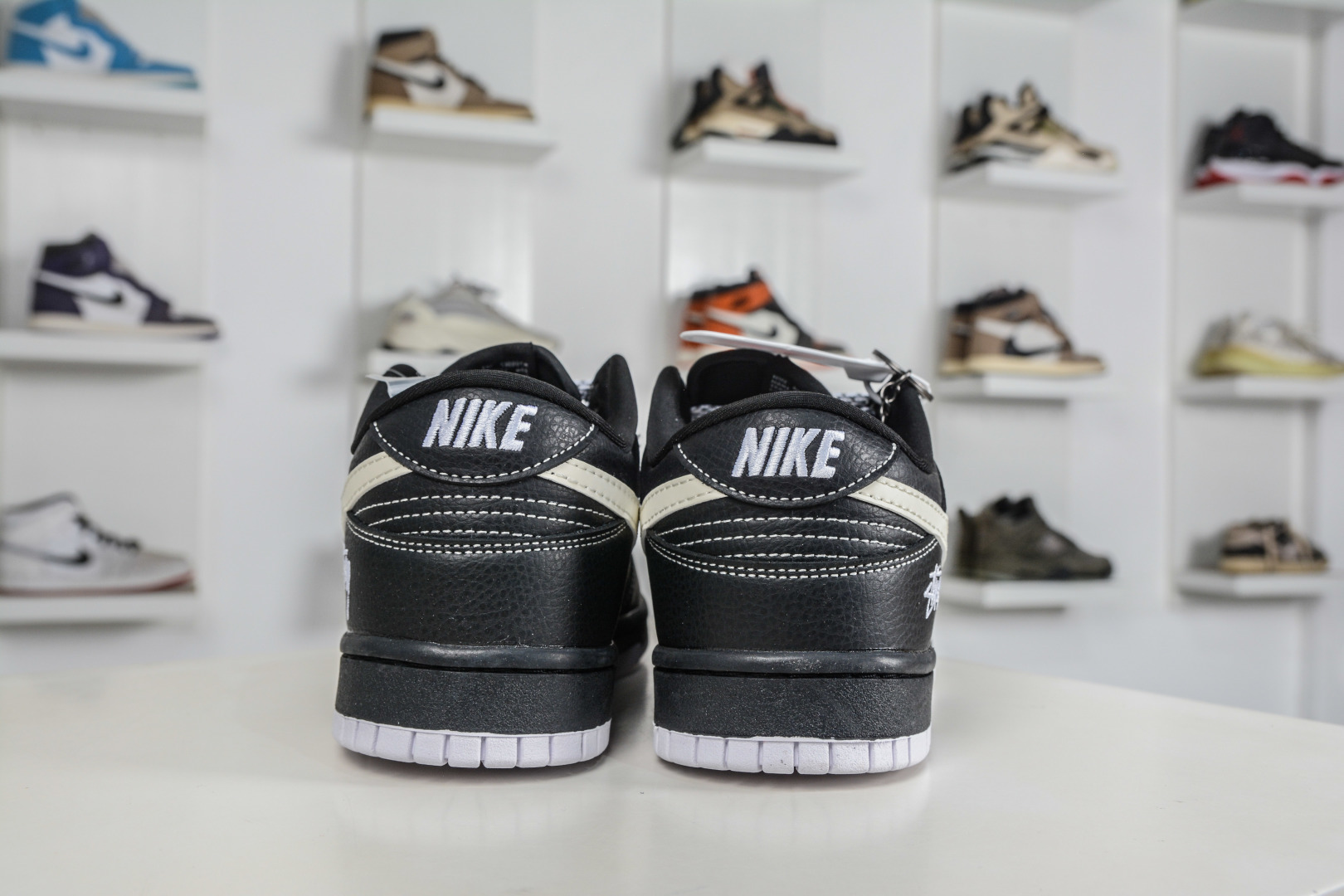 270 Nike SB Dunk Low X Stussy 斯图西联名-黑白 MN1688-111-Chinese UA Cheap High Quatity Brand Clothes Bags handbags Sneakers wholesale wholesaler seller from China Factory suppliers Fashion Clothing Shoes best Quality Beautiful Price 270 Nike SB Dunk Low X Stussy 斯图西联名-黑白 MN1688-111