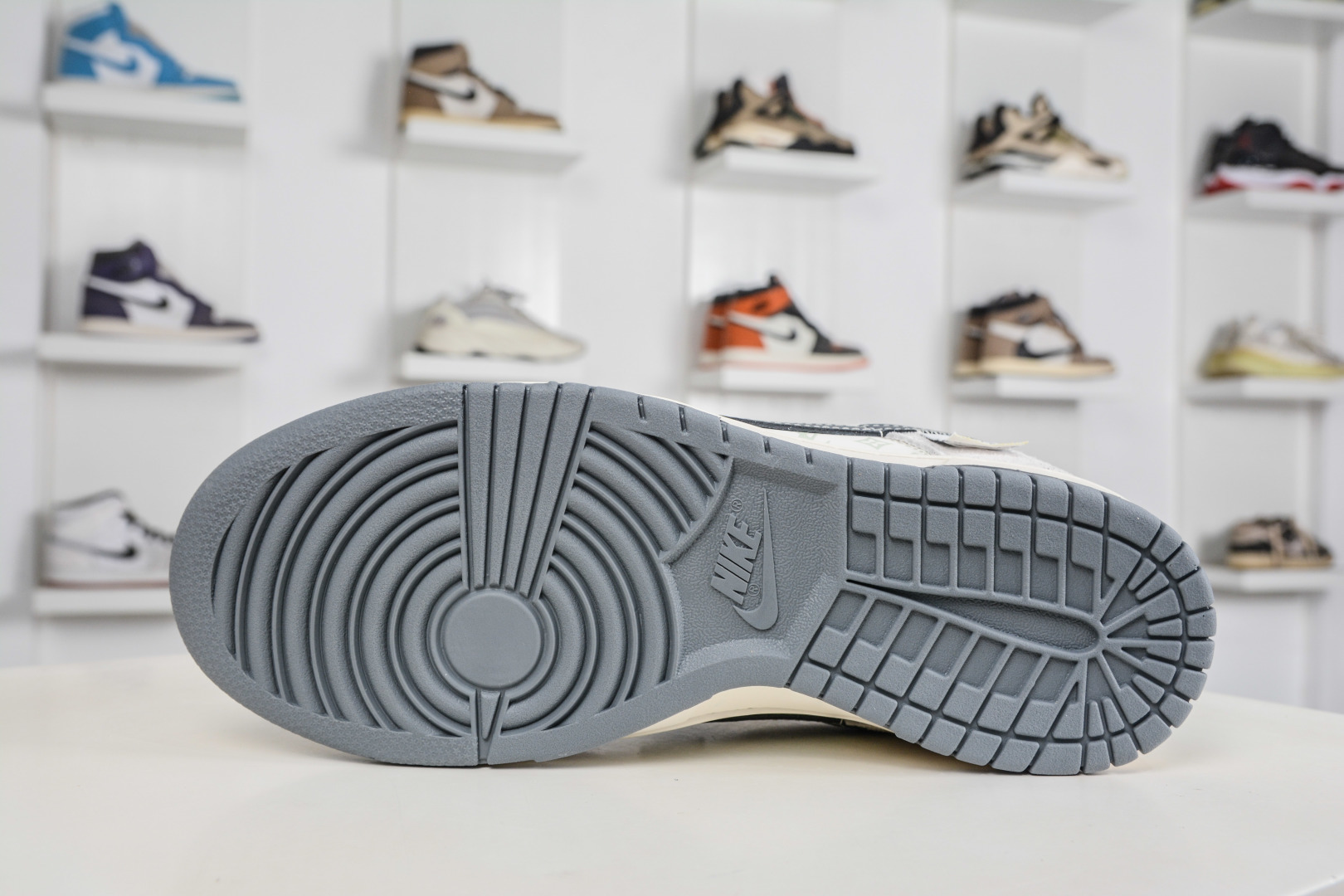 270 Nike SB Dunk Low x Louis Vuitton LV联名-白灰双勾 YX5066-391-Chinese UA Cheap High Quatity Brand Clothes Bags handbags Sneakers wholesale wholesaler seller from China Factory suppliers Fashion Clothing Shoes best Quality Beautiful Price 270 Nike SB Dunk Low x Louis Vuitton LV联名-白灰双勾 YX5066-391