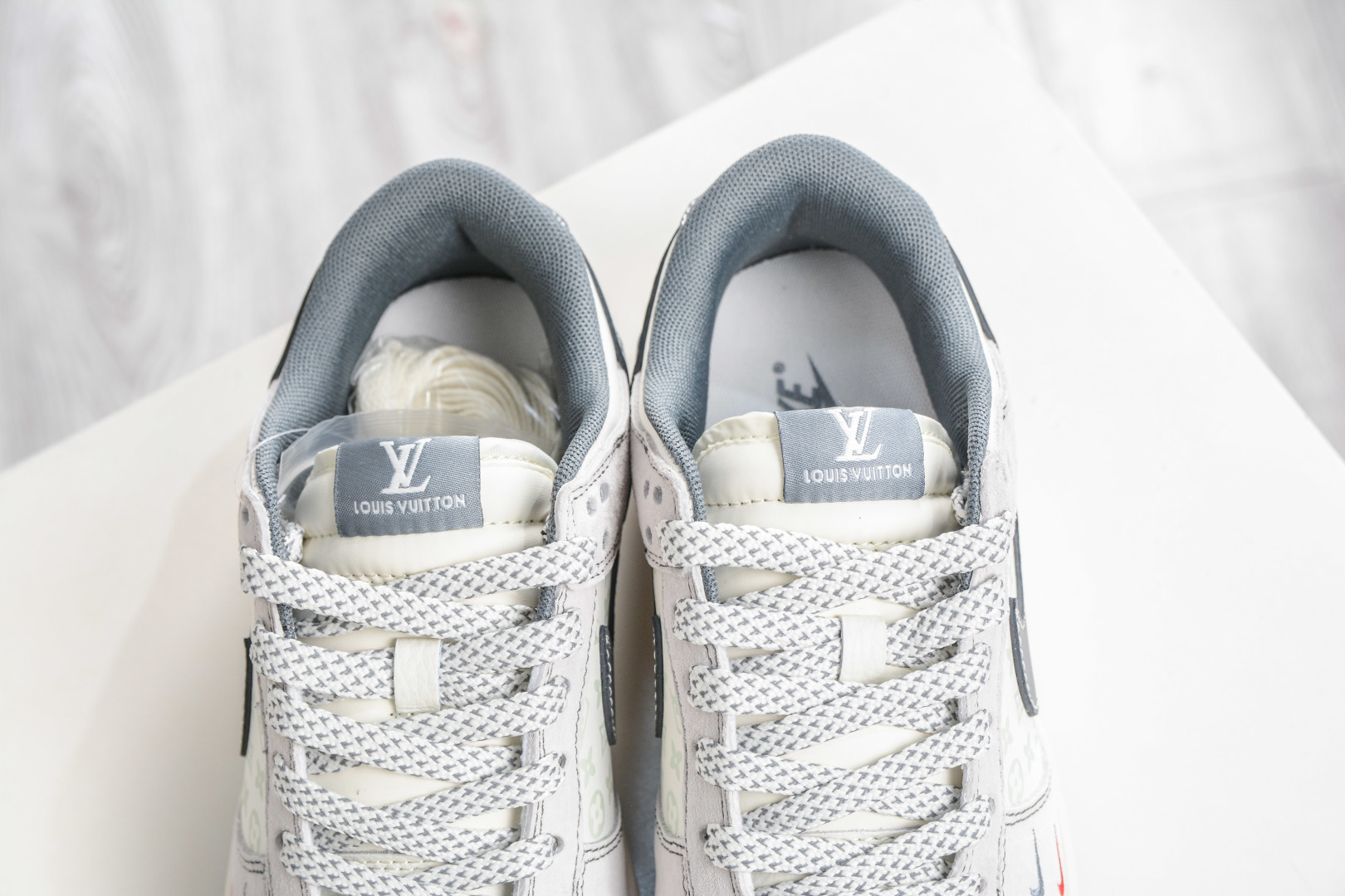 270 Nike SB Dunk Low x Louis Vuitton LV联名-白灰双勾 YX5066-391-Chinese UA Cheap High Quatity Brand Clothes Bags handbags Sneakers wholesale wholesaler seller from China Factory suppliers Fashion Clothing Shoes best Quality Beautiful Price 270 Nike SB Dunk Low x Louis Vuitton LV联名-白灰双勾 YX5066-391