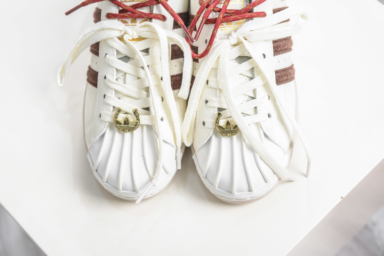 140 Adidas Originals Superstar 马年限定 2025全新版本 贝壳头同步 KJ6293-Chinese UA Cheap High Quatity Brand Clothes Bags handbags Sneakers wholesale wholesaler seller from China Factory suppliers Fashion Clothing Shoes best Quality Beautiful Price 140 Adidas Originals Superstar 马年限定 2025全新版本 贝壳头同步 KJ6293