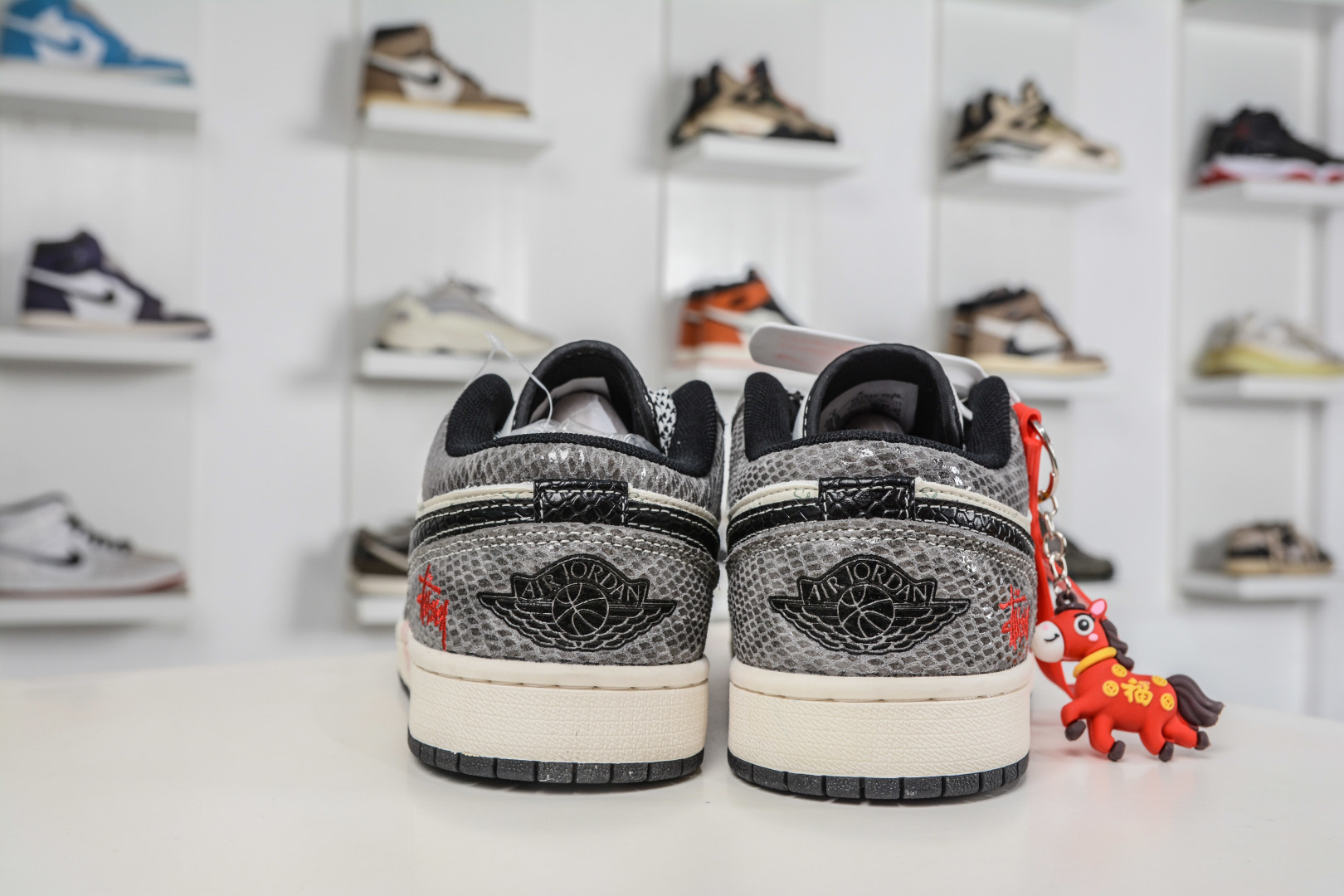 270 Nike Air Jordan 1 Low 马年限定 灰白蛇纹 FC7688-202-Chinese UA Cheap High Quatity Brand Clothes Bags handbags Sneakers wholesale wholesaler seller from China Factory suppliers Fashion Clothing Shoes best Quality Beautiful Price 270 Nike Air Jordan 1 Low 马年限定 灰白蛇纹 FC7688-202