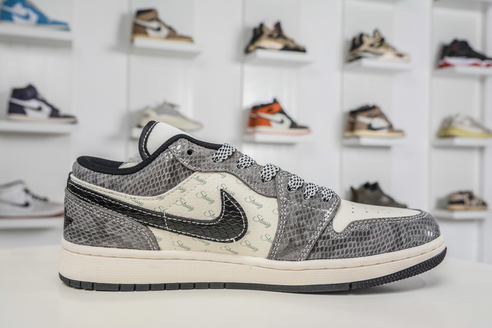 270 Nike Air Jordan 1 Low 马年限定 灰白蛇纹 FC7688-202-Chinese UA Cheap High Quatity Brand Clothes Bags handbags Sneakers wholesale wholesaler seller from China Factory suppliers Fashion Clothing Shoes best Quality Beautiful Price 270 Nike Air Jordan 1 Low 马年限定 灰白蛇纹 FC7688-202