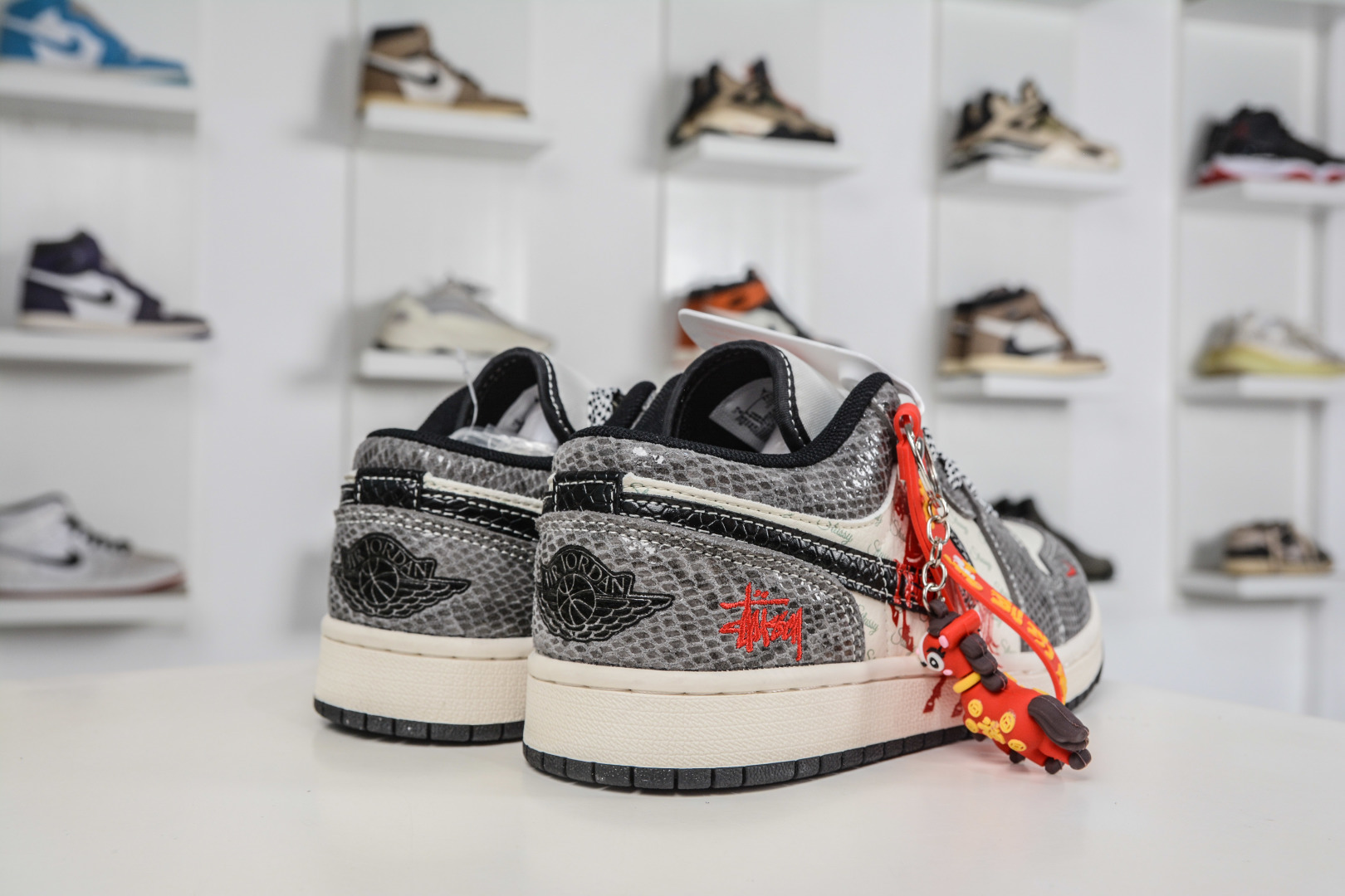270 Nike Air Jordan 1 Low 马年限定 灰白蛇纹 FC7688-202-Chinese UA Cheap High Quatity Brand Clothes Bags handbags Sneakers wholesale wholesaler seller from China Factory suppliers Fashion Clothing Shoes best Quality Beautiful Price 270 Nike Air Jordan 1 Low 马年限定 灰白蛇纹 FC7688-202