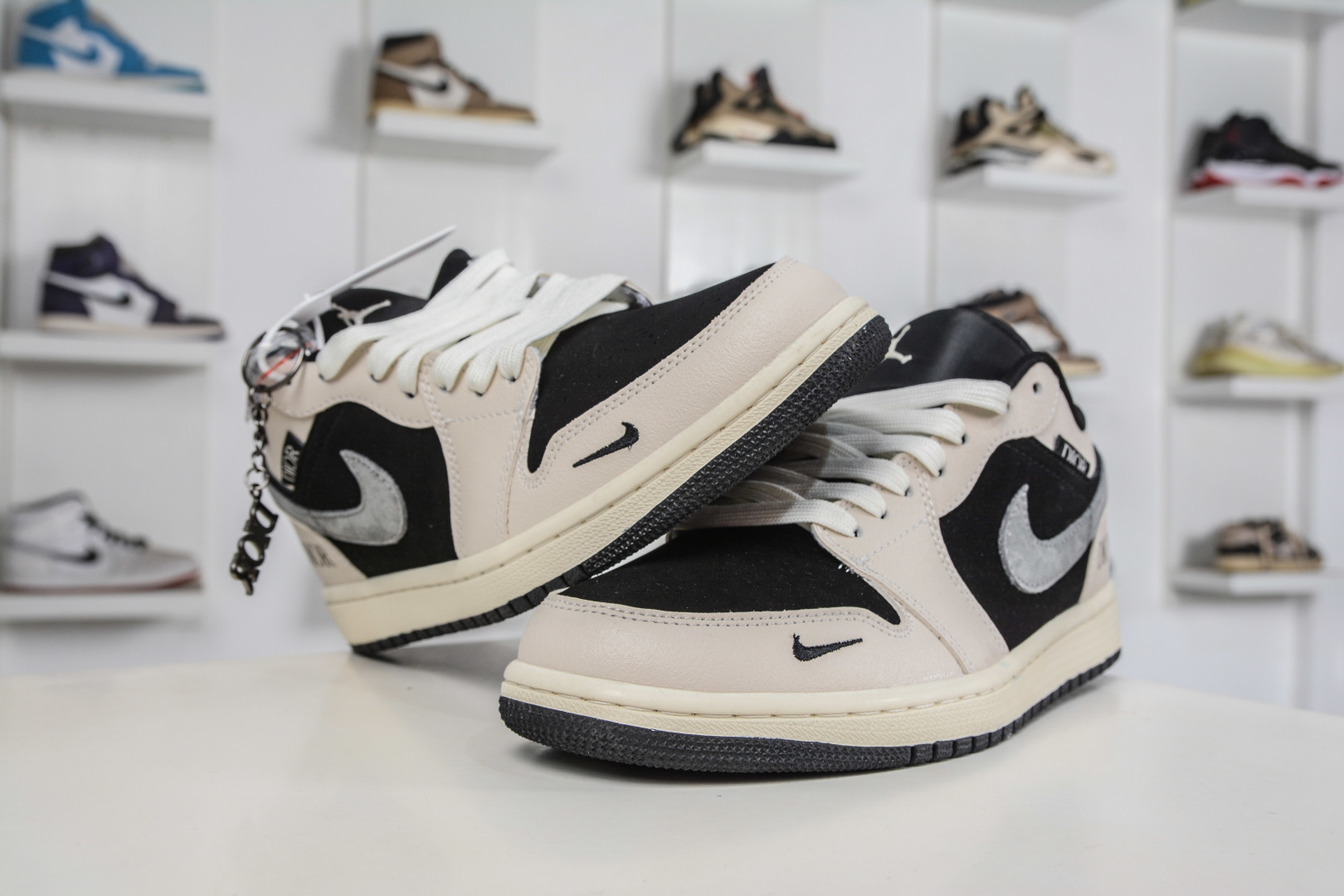 270 Dior x Air Jordan 1 Low 迪奥联名-米黑灰钩 LD8888-012-Chinese UA Cheap High Quatity Brand Clothes Bags handbags Sneakers wholesale wholesaler seller from China Factory suppliers Fashion Clothing Shoes best Quality Beautiful Price 270 Dior x Air Jordan 1 Low 迪奥联名-米黑灰钩 LD8888-012
