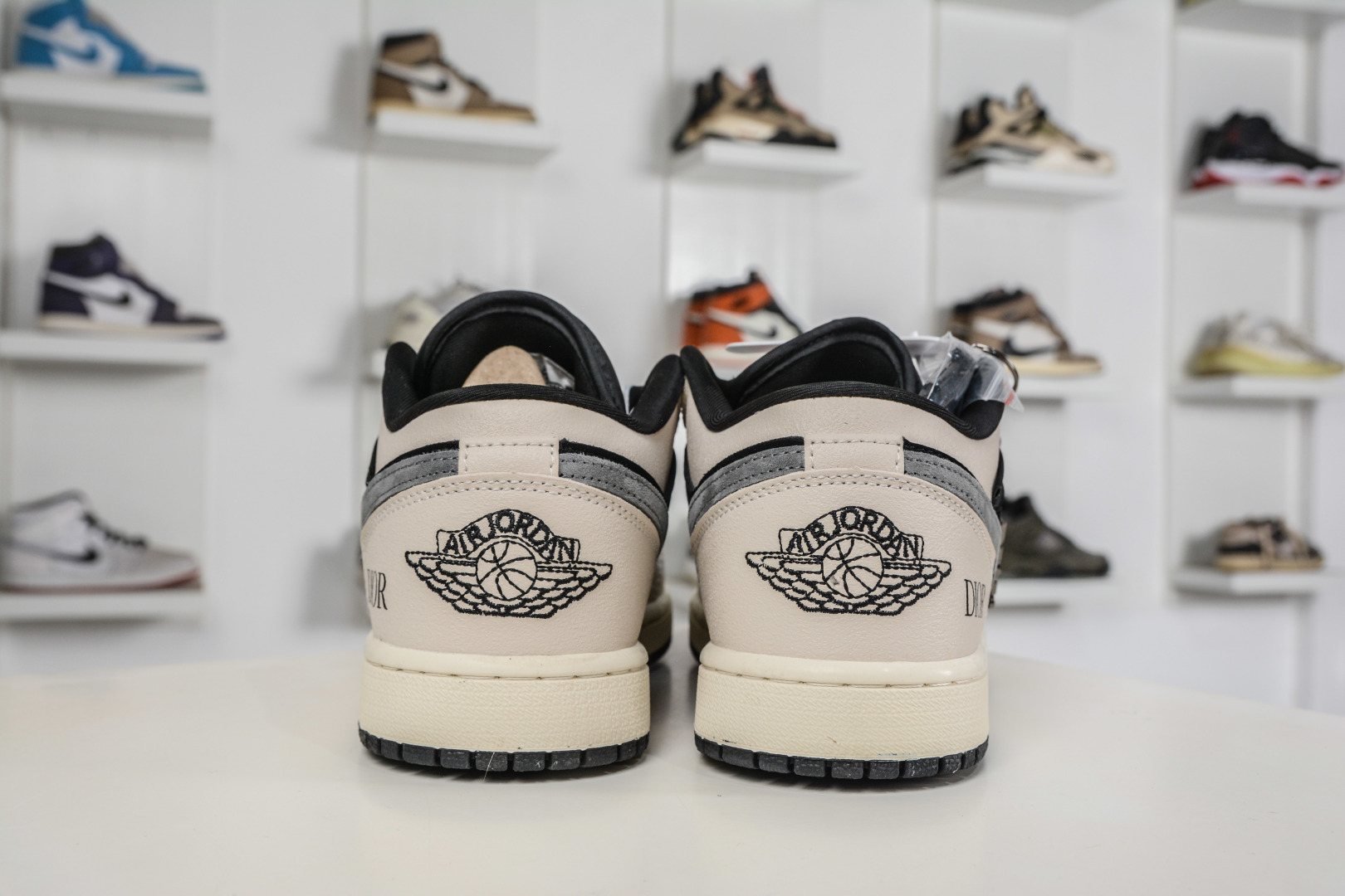 270 Dior x Air Jordan 1 Low 迪奥联名-米黑灰钩 LD8888-012-Chinese UA Cheap High Quatity Brand Clothes Bags handbags Sneakers wholesale wholesaler seller from China Factory suppliers Fashion Clothing Shoes best Quality Beautiful Price 270 Dior x Air Jordan 1 Low 迪奥联名-米黑灰钩 LD8888-012