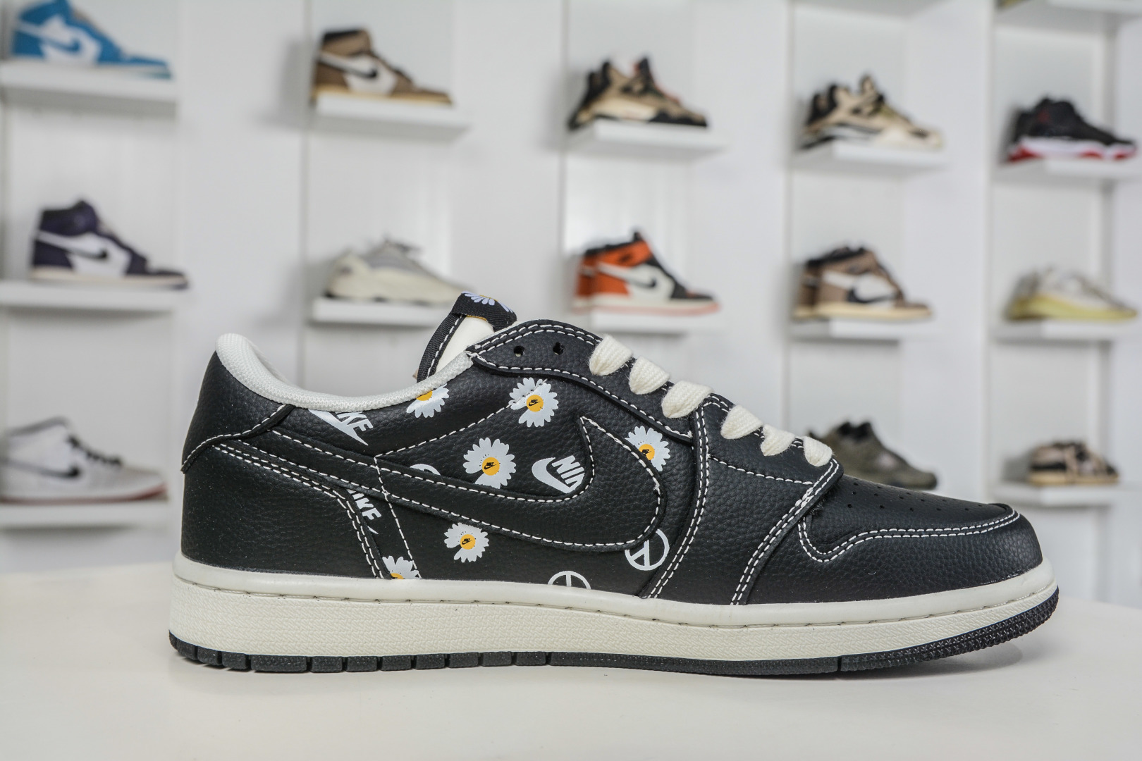 270 TS x Air Jordan x Peaceminusone AJ1 Low 倒钩低帮联名小雏菊-黑白雏菊印花 DZ2688-011-Chinese UA Cheap High Quatity Brand Clothes Bags handbags Sneakers wholesale wholesaler seller from China Factory suppliers Fashion Clothing Shoes best Quality Beautiful Price 270 TS x Air Jordan x Peaceminusone AJ1 Low 倒钩低帮联名小雏菊-黑白雏菊印花 DZ2688-011