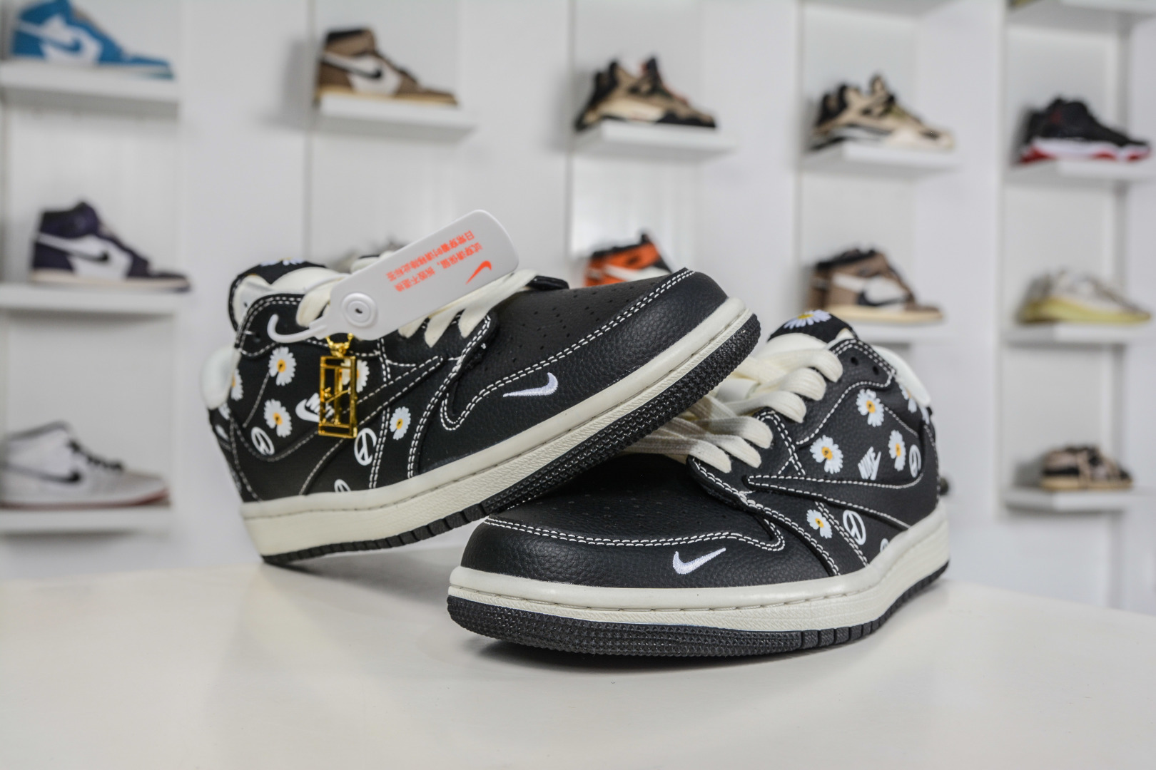 270 TS x Air Jordan x Peaceminusone AJ1 Low 倒钩低帮联名小雏菊-黑白雏菊印花 DZ2688-011-Chinese UA Cheap High Quatity Brand Clothes Bags handbags Sneakers wholesale wholesaler seller from China Factory suppliers Fashion Clothing Shoes best Quality Beautiful Price 270 TS x Air Jordan x Peaceminusone AJ1 Low 倒钩低帮联名小雏菊-黑白雏菊印花 DZ2688-011
