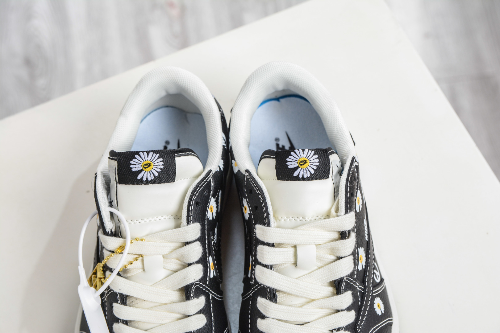 270 TS x Air Jordan x Peaceminusone AJ1 Low 倒钩低帮联名小雏菊-黑白雏菊印花 DZ2688-011-Chinese UA Cheap High Quatity Brand Clothes Bags handbags Sneakers wholesale wholesaler seller from China Factory suppliers Fashion Clothing Shoes best Quality Beautiful Price 270 TS x Air Jordan x Peaceminusone AJ1 Low 倒钩低帮联名小雏菊-黑白雏菊印花 DZ2688-011