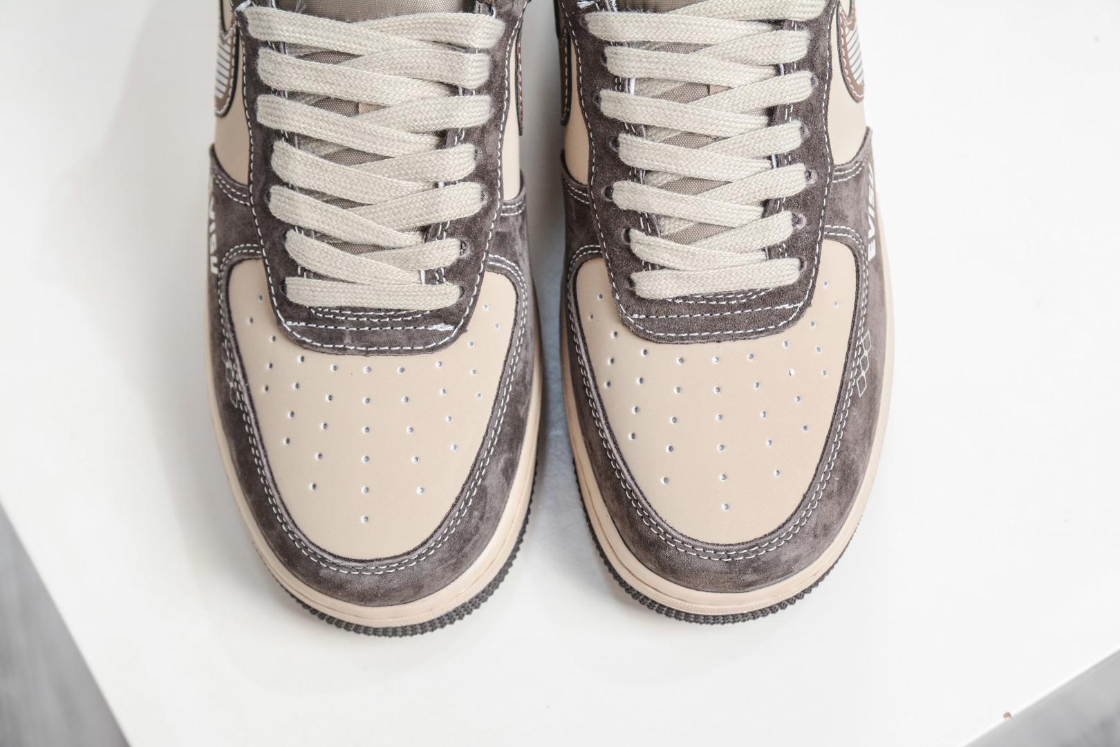 260 Fear of God x NIke Air Force 1 FOG联名-咖棕 KL1688-001-Chinese UA Cheap High Quatity Brand Clothes Bags handbags Sneakers wholesale wholesaler seller from China Factory suppliers Fashion Clothing Shoes best Quality Beautiful Price 260 Fear of God x NIke Air Force 1 FOG联名-咖棕 KL1688-001