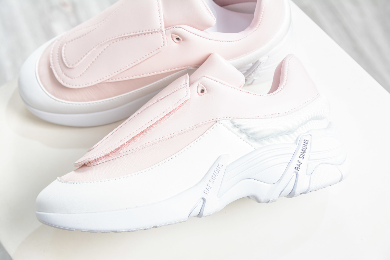 260 RAF SIMONS CYLON-21 潮流运动 圆头系带 低帮休闲鞋采用光滑皮革 HR740001S-300-Chinese UA Cheap High Quatity Brand Clothes Bags handbags Sneakers wholesale wholesaler seller from China Factory suppliers Fashion Clothing Shoes best Quality Beautiful Price 260 RAF SIMONS CYLON-21 潮流运动 圆头系带 低帮休闲鞋采用光滑皮革 HR740001S-300