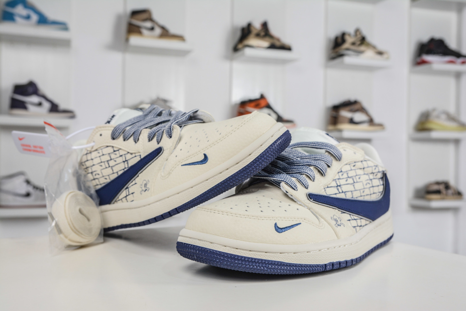 270 Supreme x Travis Scott x Air Jordan 1 Low乔丹1代低帮倒钩Sup联名-白深蓝 LD2028-067
