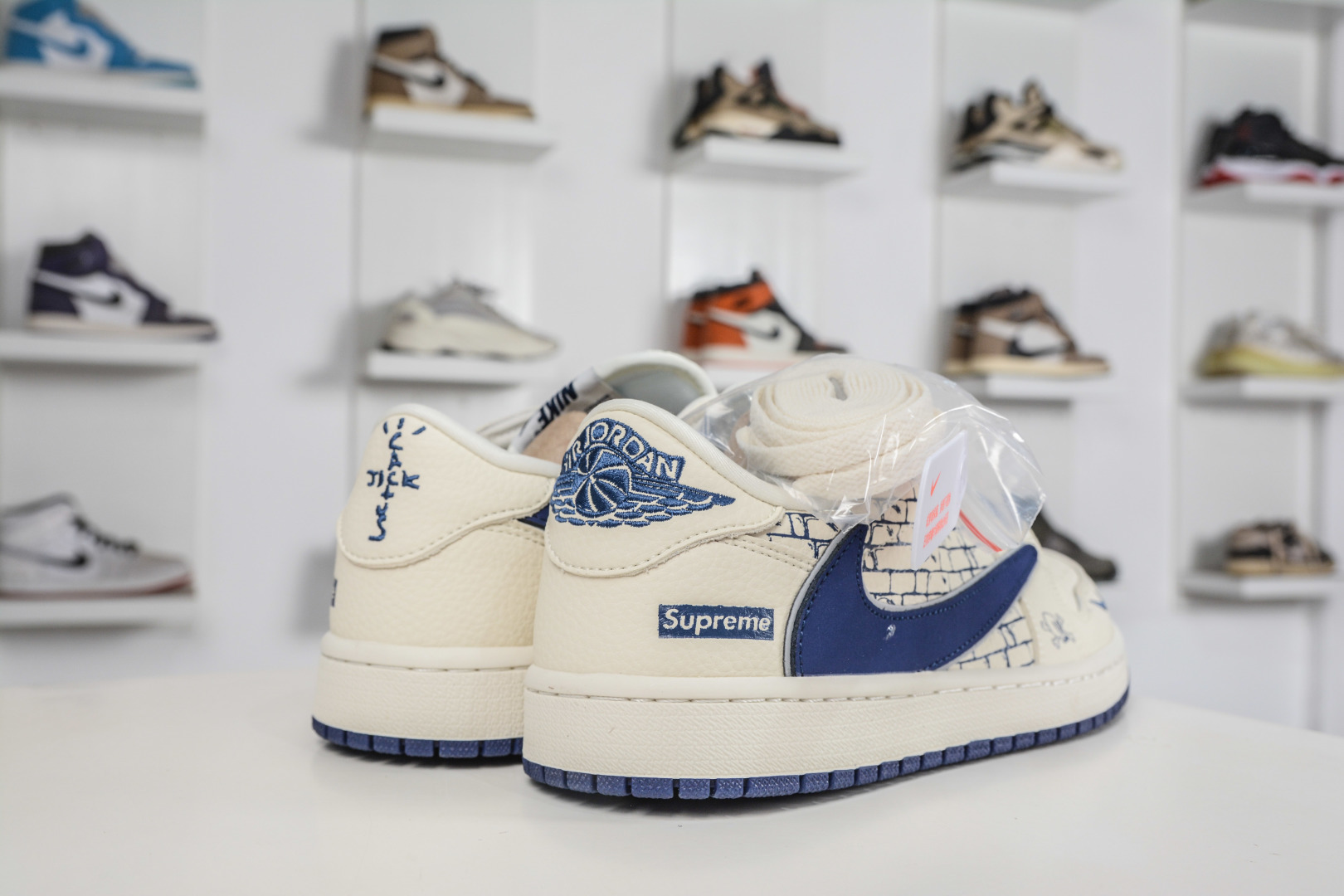 270 Supreme x Travis Scott x Air Jordan 1 Low乔丹1代低帮倒钩Sup联名-白深蓝 LD2028-067