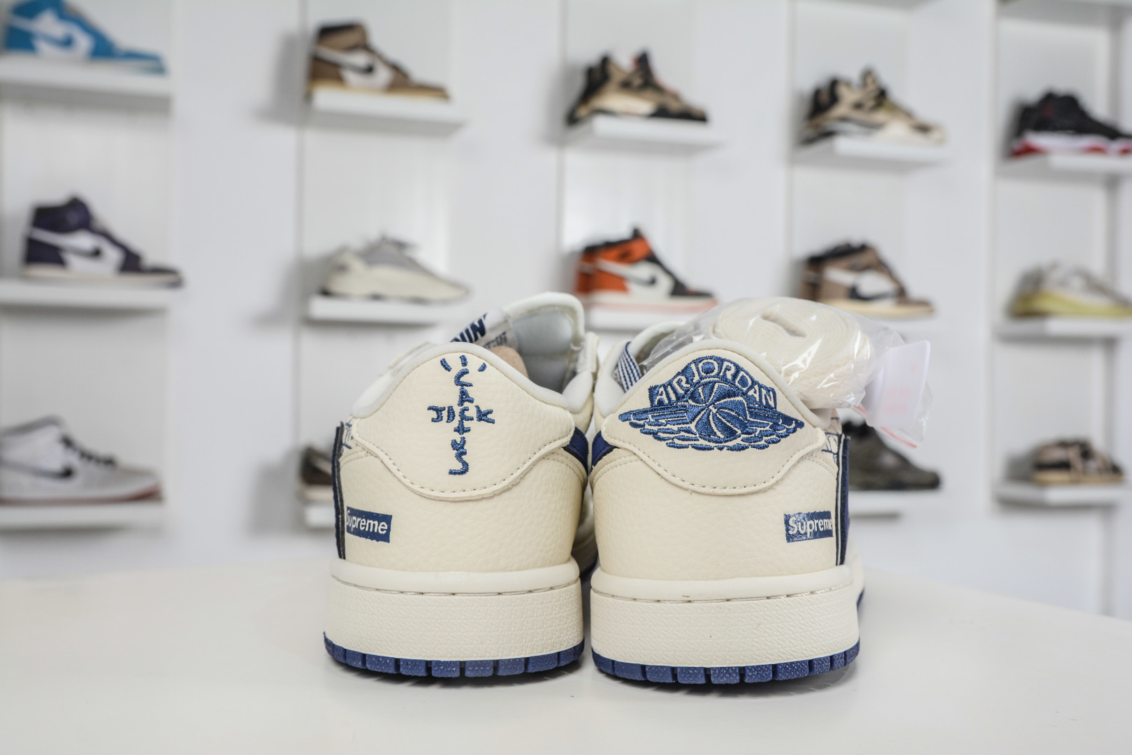 270 Supreme x Travis Scott x Air Jordan 1 Low乔丹1代低帮倒钩Sup联名-白深蓝 LD2028-067