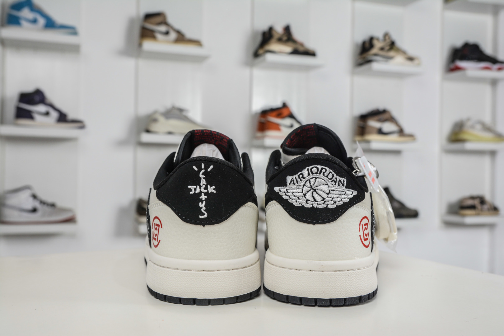 Travis Scott x Air Jordan 1 Low乔丹1代低帮倒钩 浪纹浮雕 JW1188-171 Travis Scott x Air Jordan 1 Low乔丹1代低帮倒钩 浪纹浮雕 JW1188-171