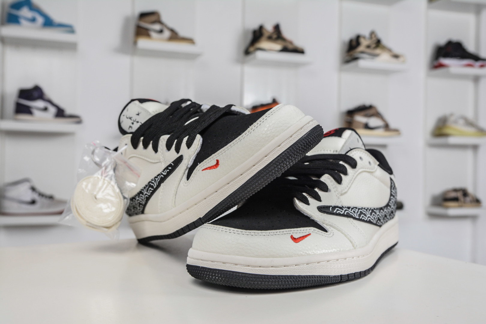 Travis Scott x Air Jordan 1 Low乔丹1代低帮倒钩 浪纹浮雕 JW1188-171 Travis Scott x Air Jordan 1 Low乔丹1代低帮倒钩 浪纹浮雕 JW1188-171