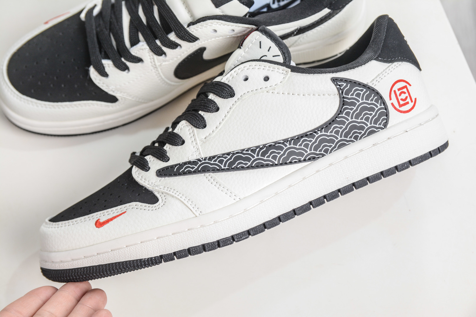 Travis Scott x Air Jordan 1 Low乔丹1代低帮倒钩 浪纹浮雕 JW1188-171 Travis Scott x Air Jordan 1 Low乔丹1代低帮倒钩 浪纹浮雕 JW1188-171