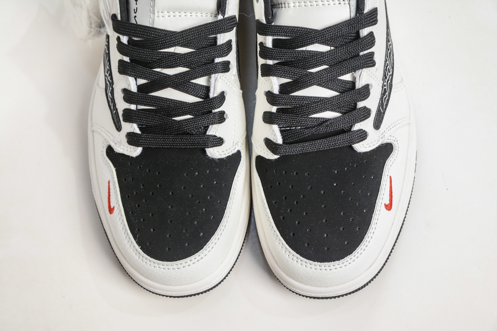 Travis Scott x Air Jordan 1 Low乔丹1代低帮倒钩 浪纹浮雕 JW1188-171 Travis Scott x Air Jordan 1 Low乔丹1代低帮倒钩 浪纹浮雕 JW1188-171