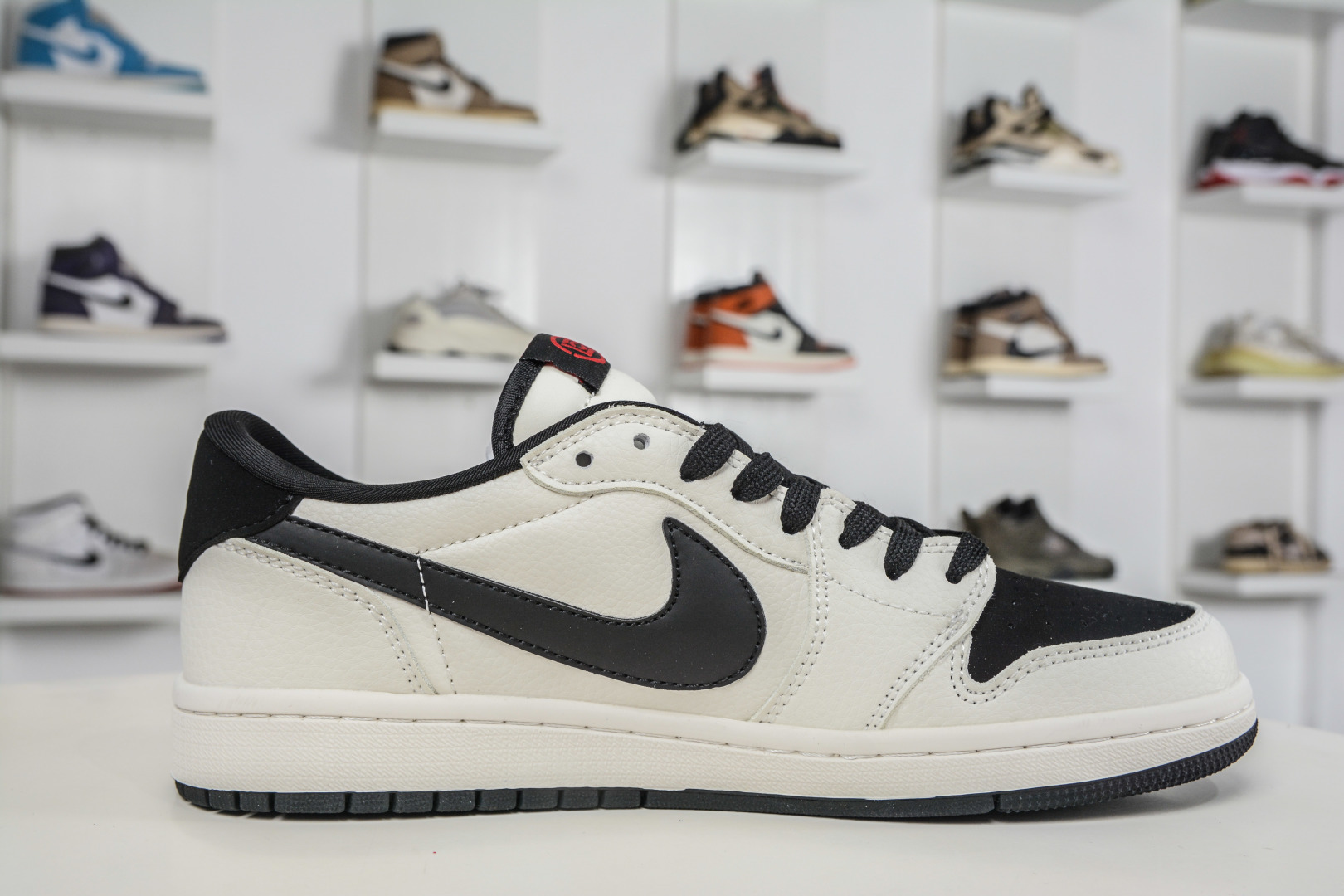 Travis Scott x Air Jordan 1 Low乔丹1代低帮倒钩 浪纹浮雕 JW1188-171 Travis Scott x Air Jordan 1 Low乔丹1代低帮倒钩 浪纹浮雕 JW1188-171