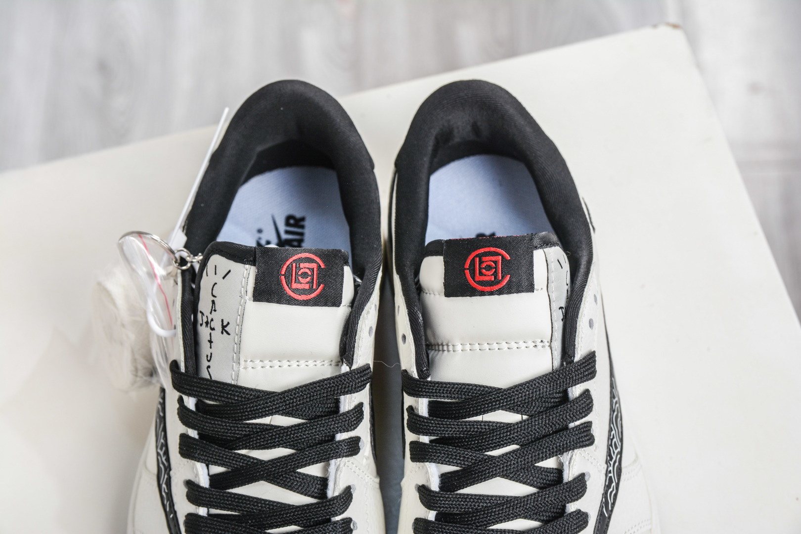 Travis Scott x Air Jordan 1 Low乔丹1代低帮倒钩 浪纹浮雕 JW1188-171 Travis Scott x Air Jordan 1 Low乔丹1代低帮倒钩 浪纹浮雕 JW1188-171