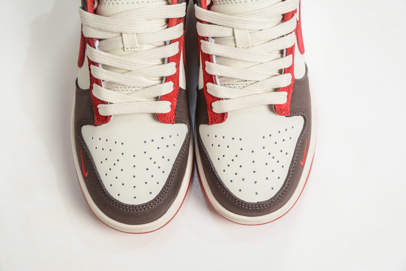 Nike Dunk Low 马年限定 白咖啡红 YF9511-927 Nike Dunk Low 马年限定 白咖啡红 YF9511-927