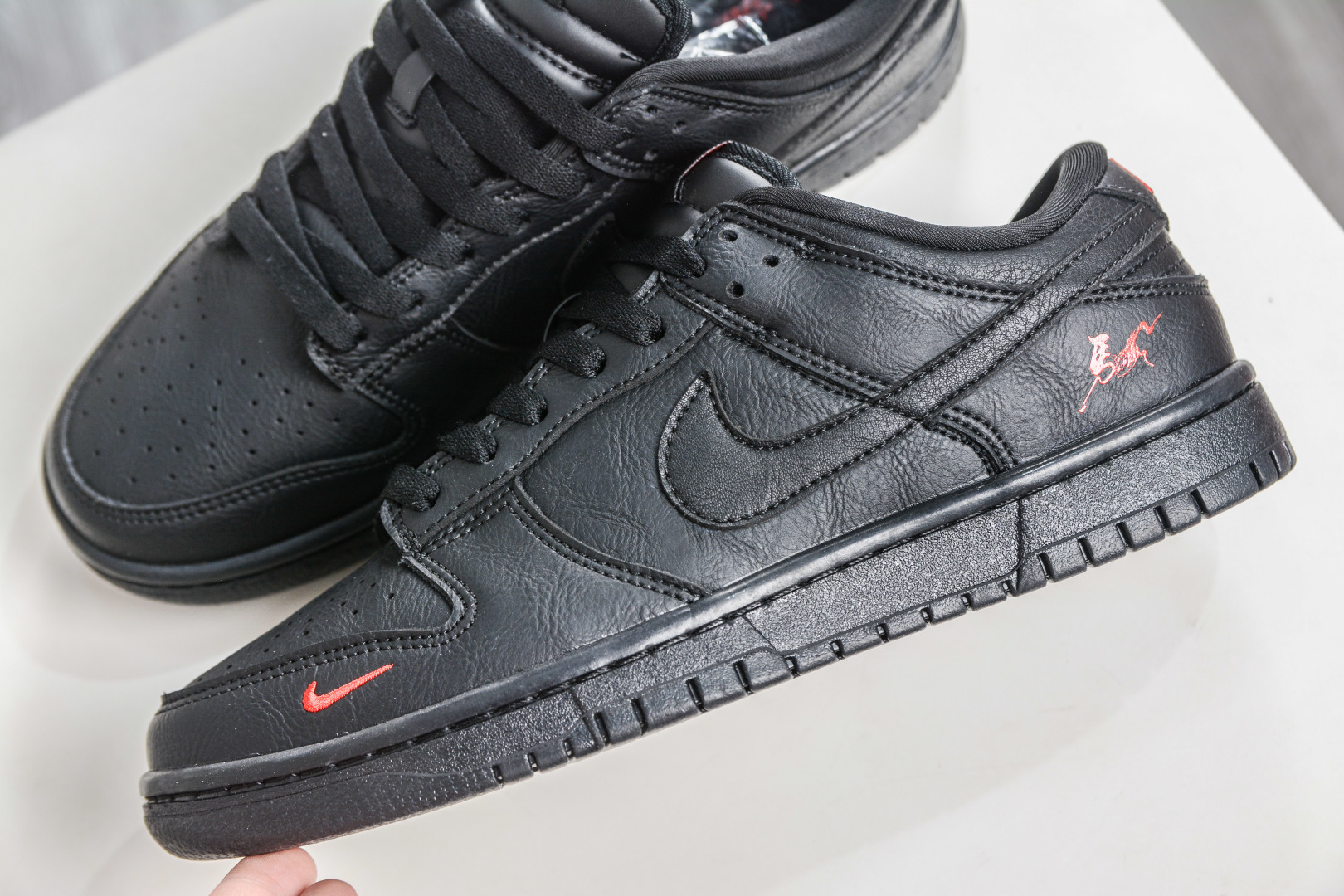 Nike Dunk Low 马年限定 黑红 YF9511-925 Nike Dunk Low 马年限定 黑红 YF9511-925
