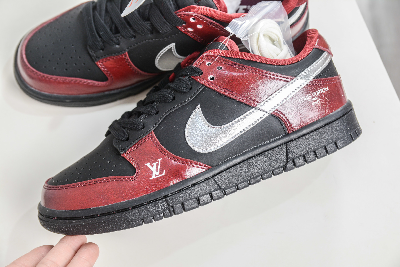 Nike SB Dunk Low x Louis Vuitton LV马年限定联名-黑红银 SG6688-007 Nike SB Dunk Low x Louis Vuitton LV马年限定联名-黑红银 SG6688-007