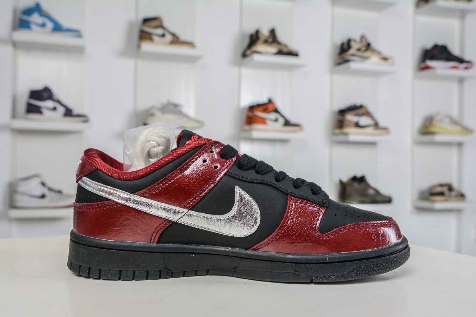Nike SB Dunk Low x Louis Vuitton LV马年限定联名-黑红银 SG6688-007 Nike SB Dunk Low x Louis Vuitton LV马年限定联名-黑红银 SG6688-007