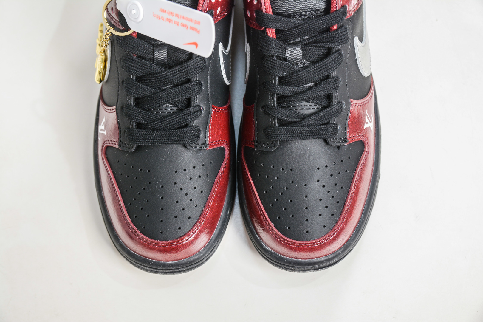 Nike SB Dunk Low x Louis Vuitton LV马年限定联名-黑红银 SG6688-007 Nike SB Dunk Low x Louis Vuitton LV马年限定联名-黑红银 SG6688-007