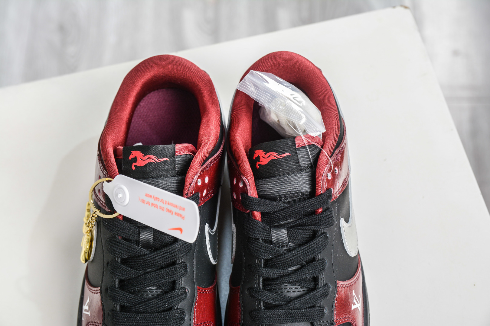 Nike SB Dunk Low x Louis Vuitton LV马年限定联名-黑红银 SG6688-007 Nike SB Dunk Low x Louis Vuitton LV马年限定联名-黑红银 SG6688-007