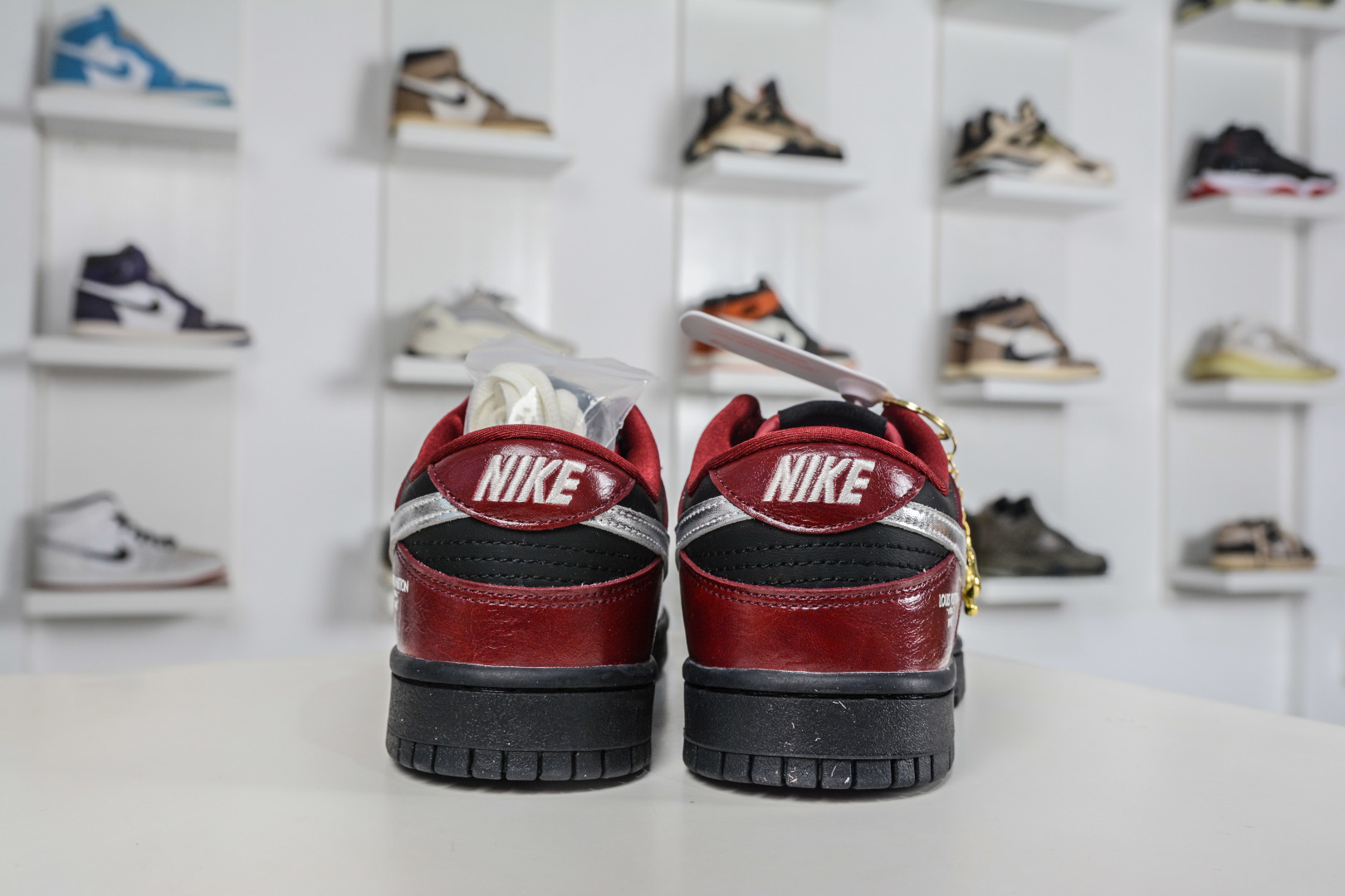 Nike SB Dunk Low x Louis Vuitton LV马年限定联名-黑红银 SG6688-007 Nike SB Dunk Low x Louis Vuitton LV马年限定联名-黑红银 SG6688-007