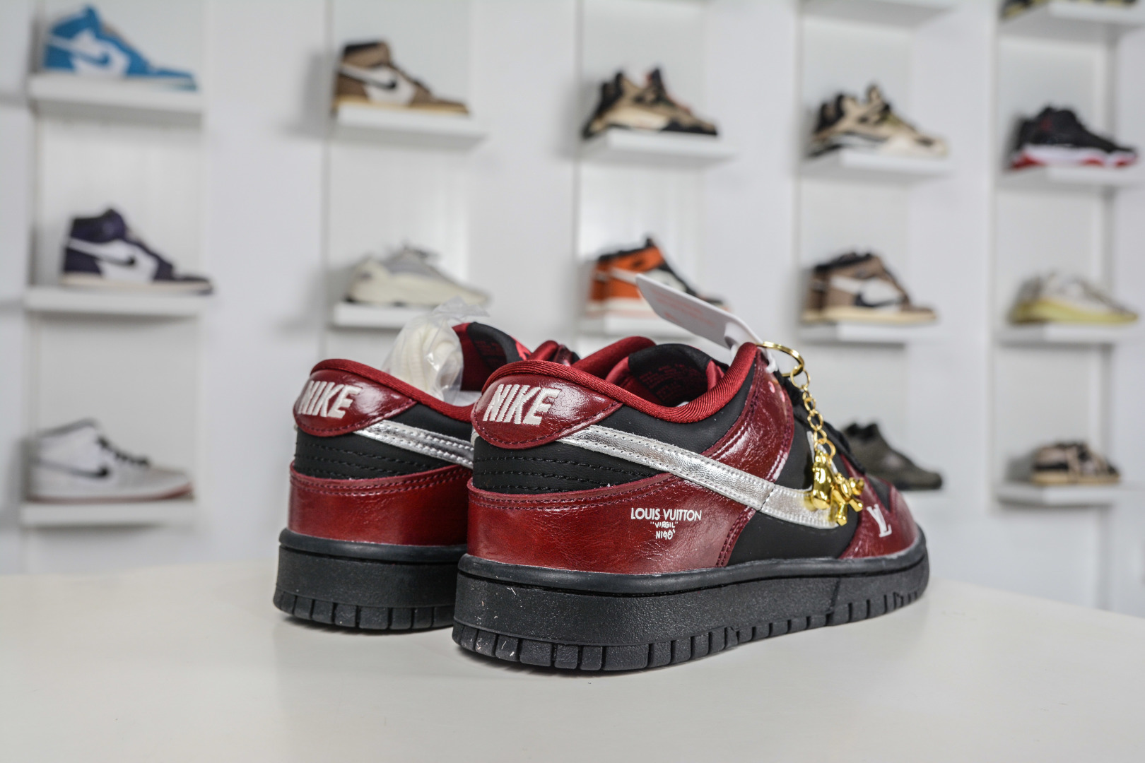 Nike SB Dunk Low x Louis Vuitton LV马年限定联名-黑红银 SG6688-007 Nike SB Dunk Low x Louis Vuitton LV马年限定联名-黑红银 SG6688-007