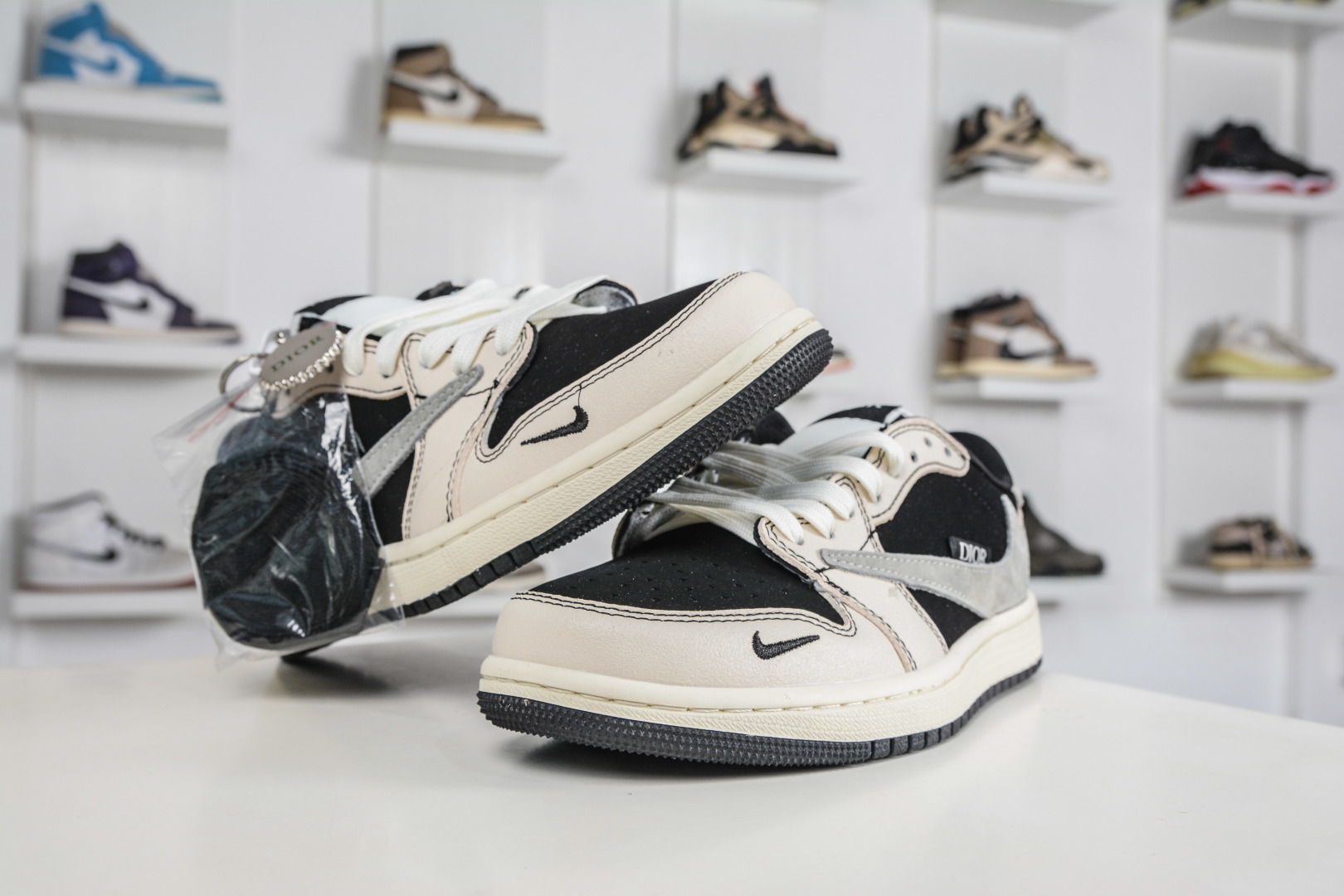270 TS x Air Jordan x DIOR AJ1 Low 倒钩低帮迪奥联名-黑白灰 XS2025-083